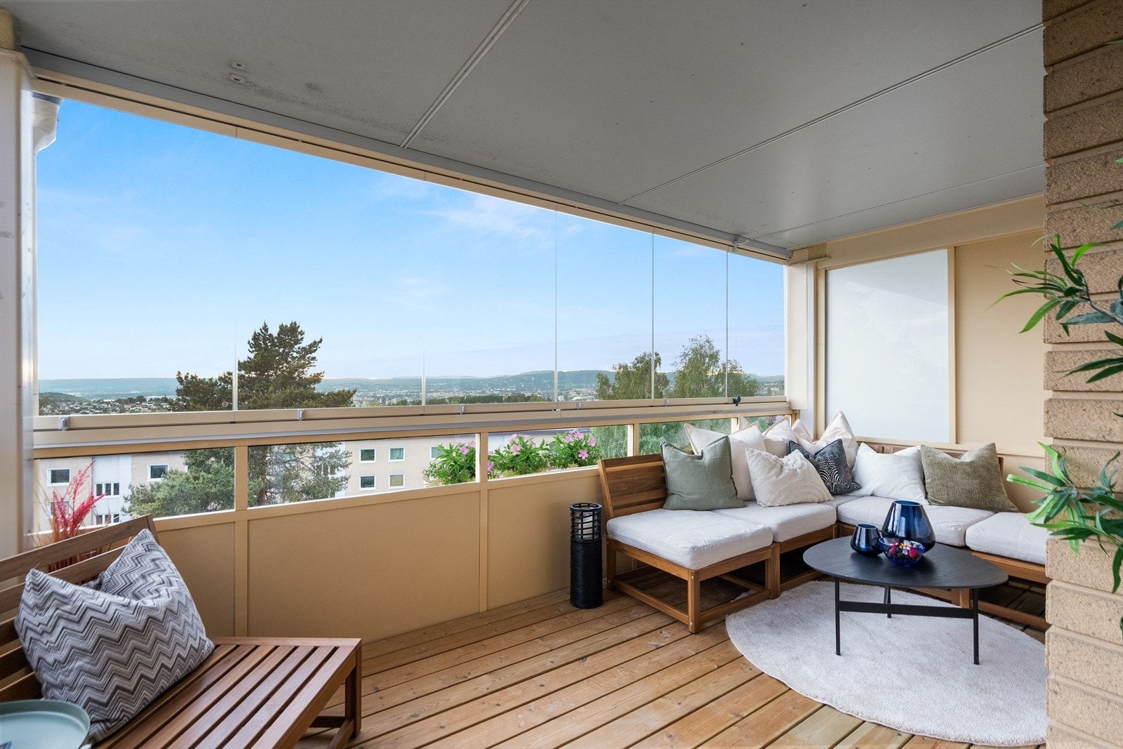 En moderne og tiltalende 3-roms med fantastisk beliggenhet øverst i "gullrekka". Galleribilde