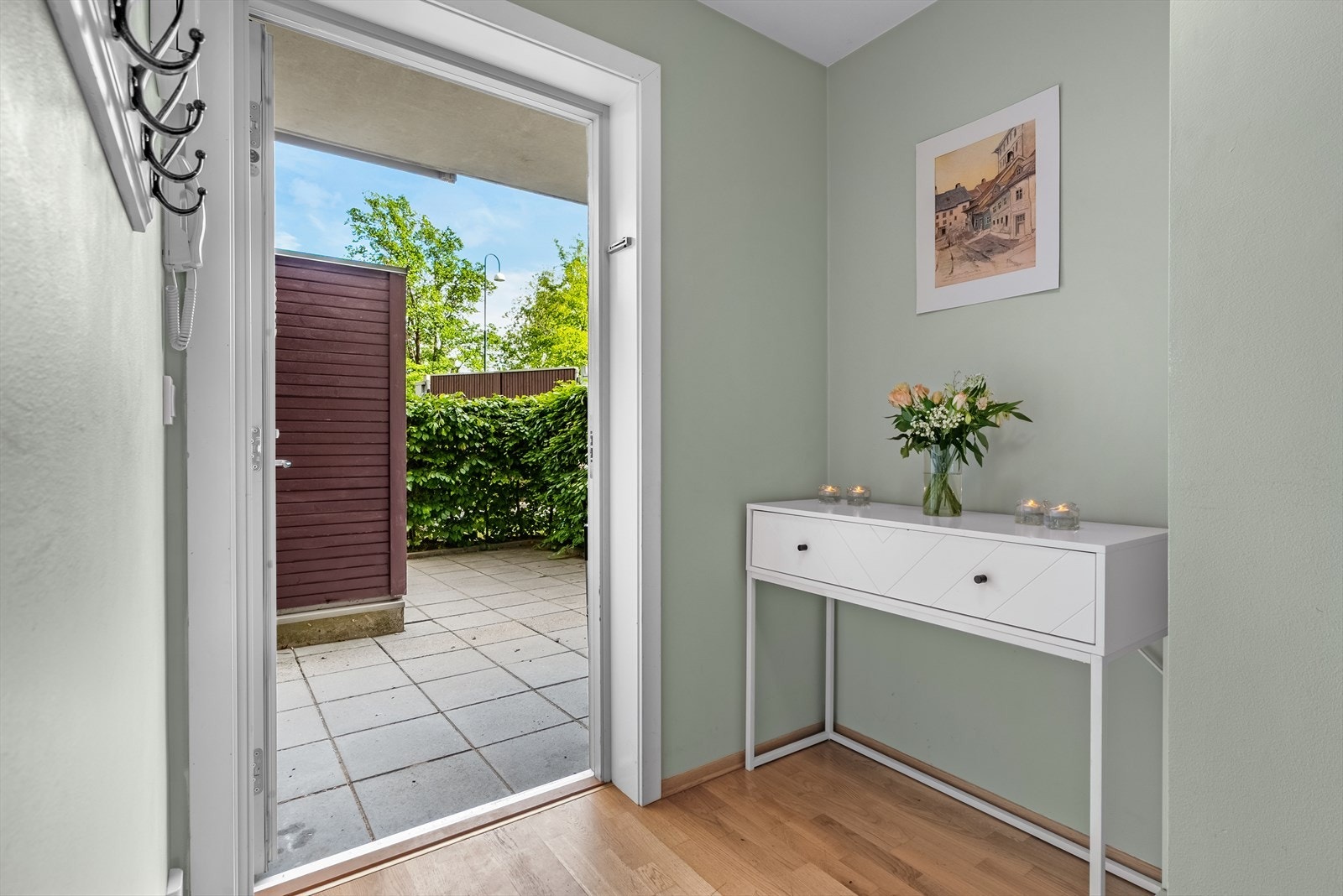 Gangen størrelse gjør det også mulig å sette inn garderobeløsning ved behov. Galleribilde