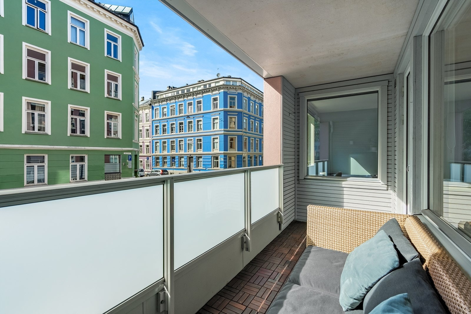 Fra stuen er det utgang til vestvendt balkong på ca. 6 m². Galleribilde