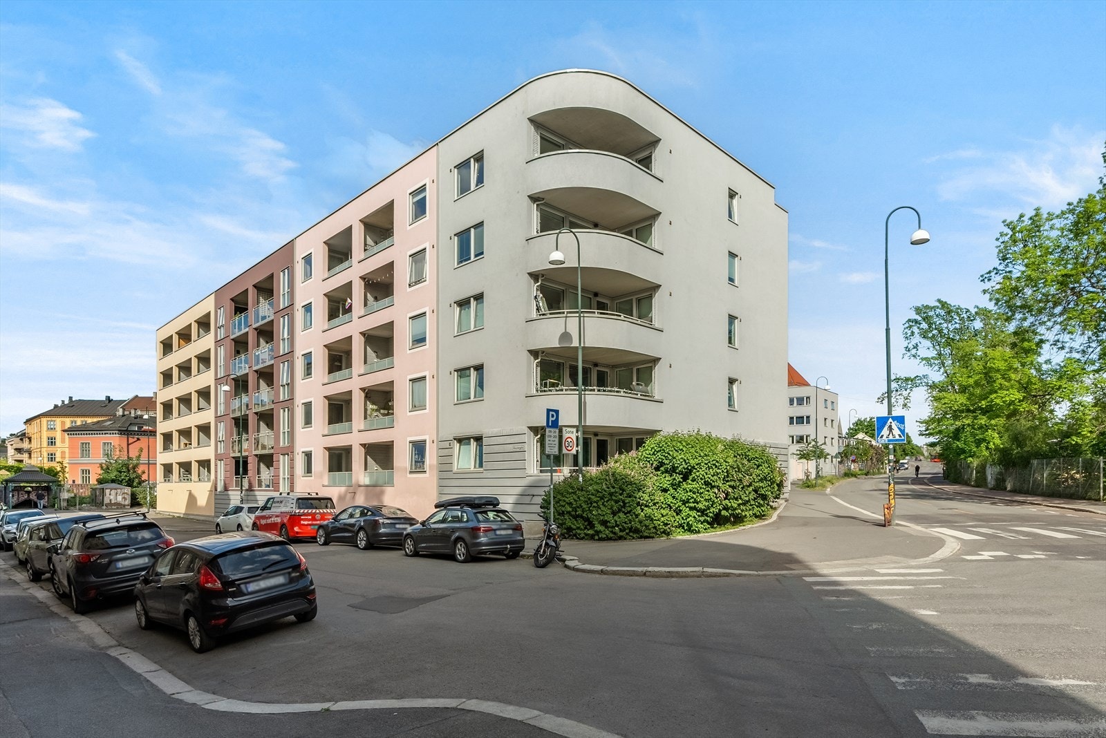 Sentral beliggenhet i en av Oslos mest kulturrike områder. Leiligheten i ligger Gamlebyen, den eldste delen av Oslo med spor helt tilbake til Vikingtiden. Galleribilde