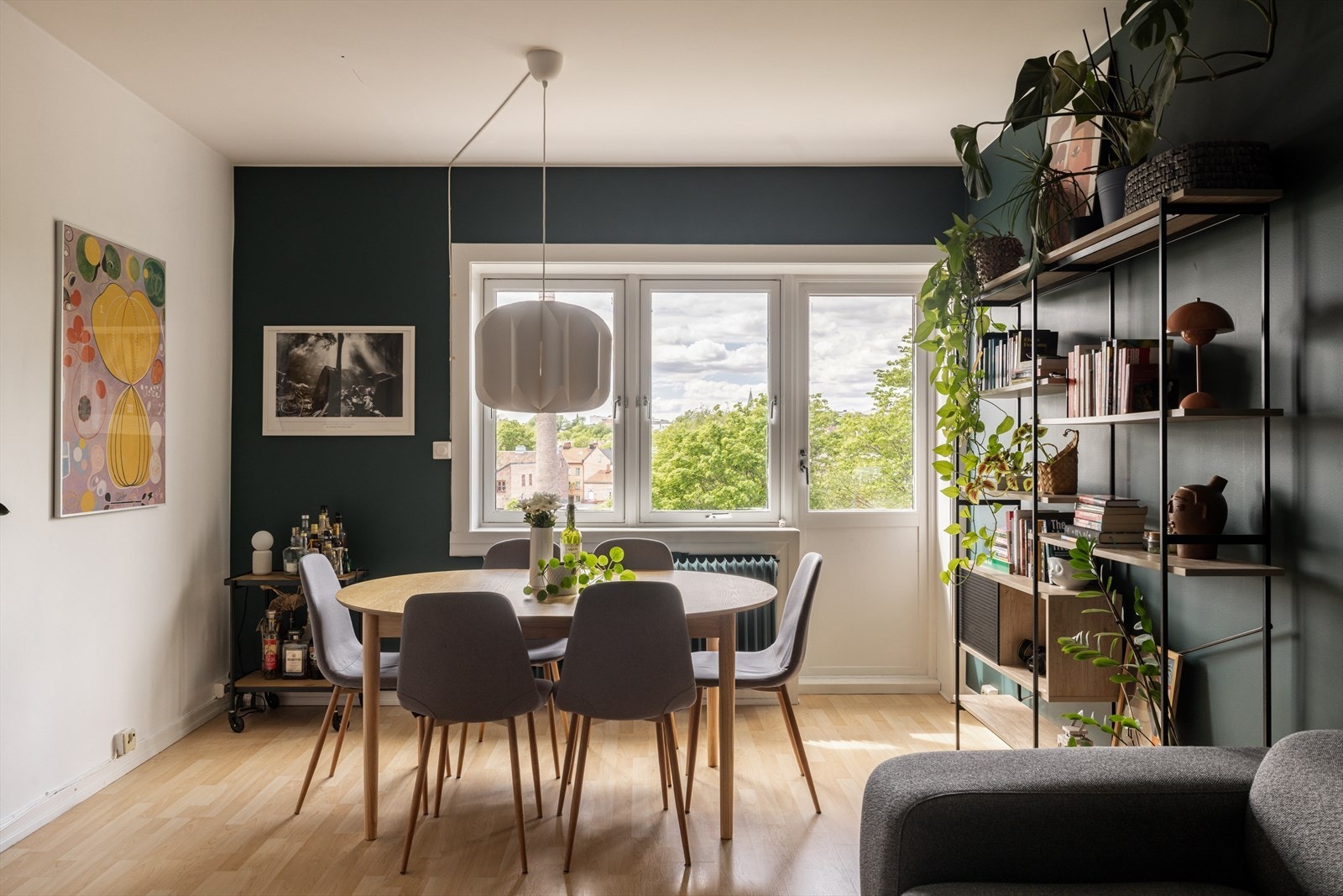 Gjennomgående og fin 2/3-roms med Akerselva som nærmeste nabo. Galleribilde