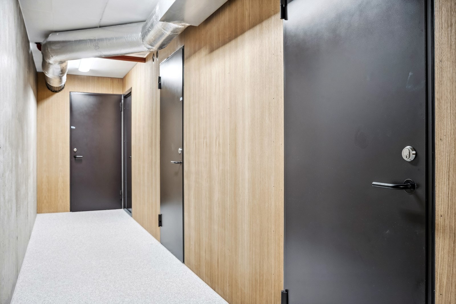 Bod på 10 kvm med eget vinrom på 4 kvm Galleribilde