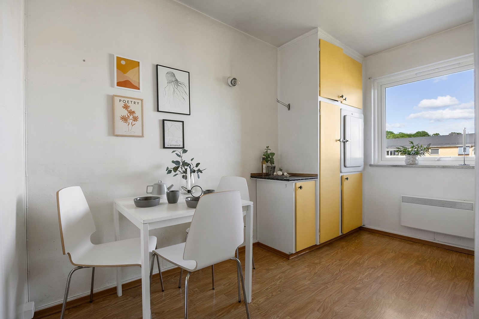 Hyggelig kjøkken med spiseplass Galleribilde