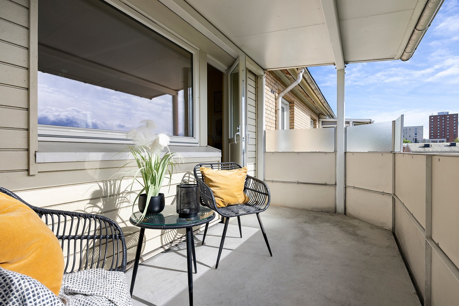 Solrik vestvendt balkong Galleribilde