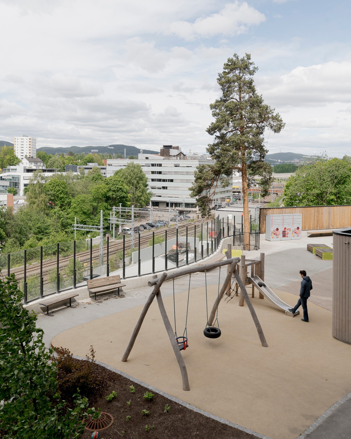 Opparbeidede fellesarealer med blant annet lekeapparater til stor glede for de minste. Galleribilde