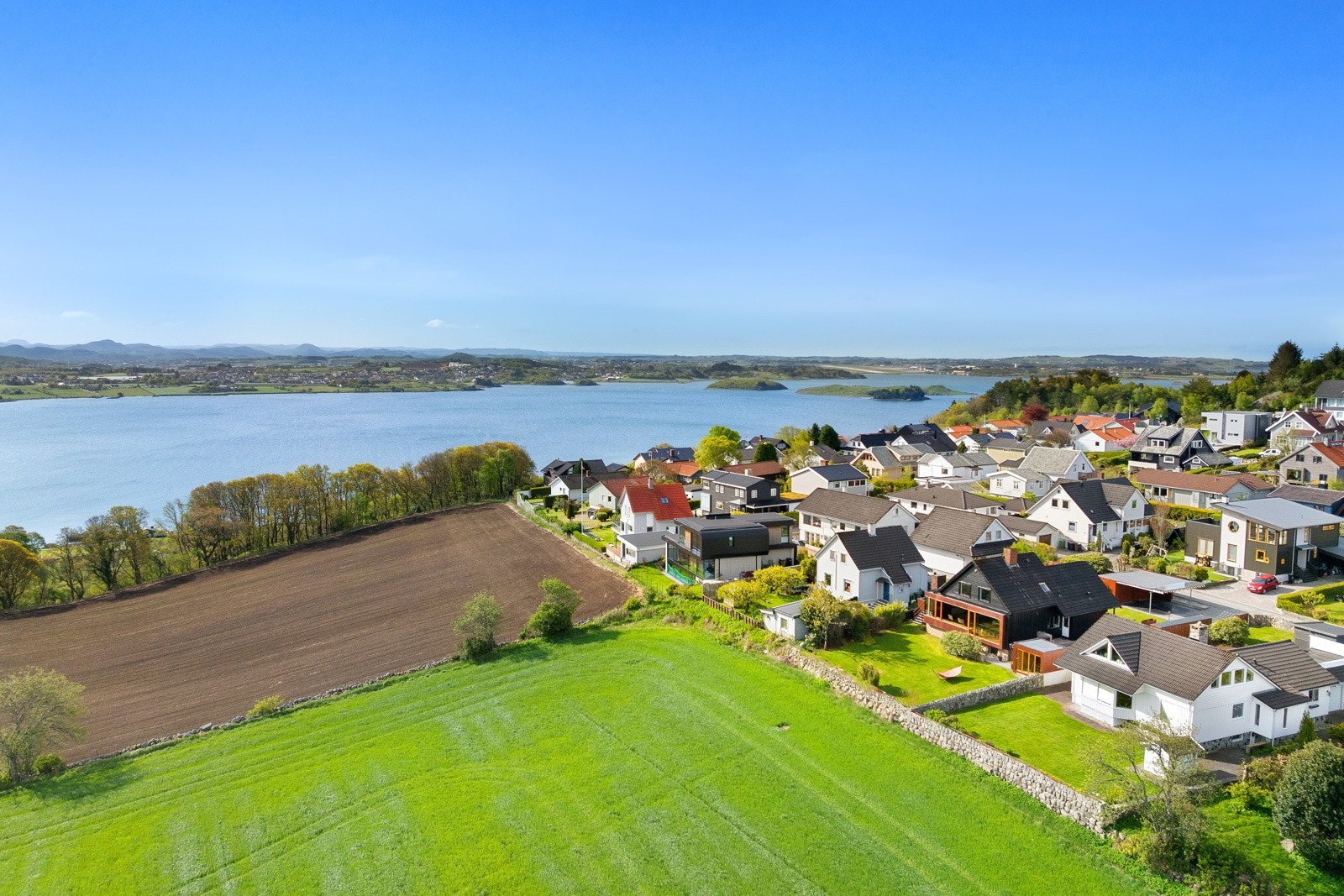 Her er det fredelig, barnevennlig og kort vei til flotte turområder. Galleribilde