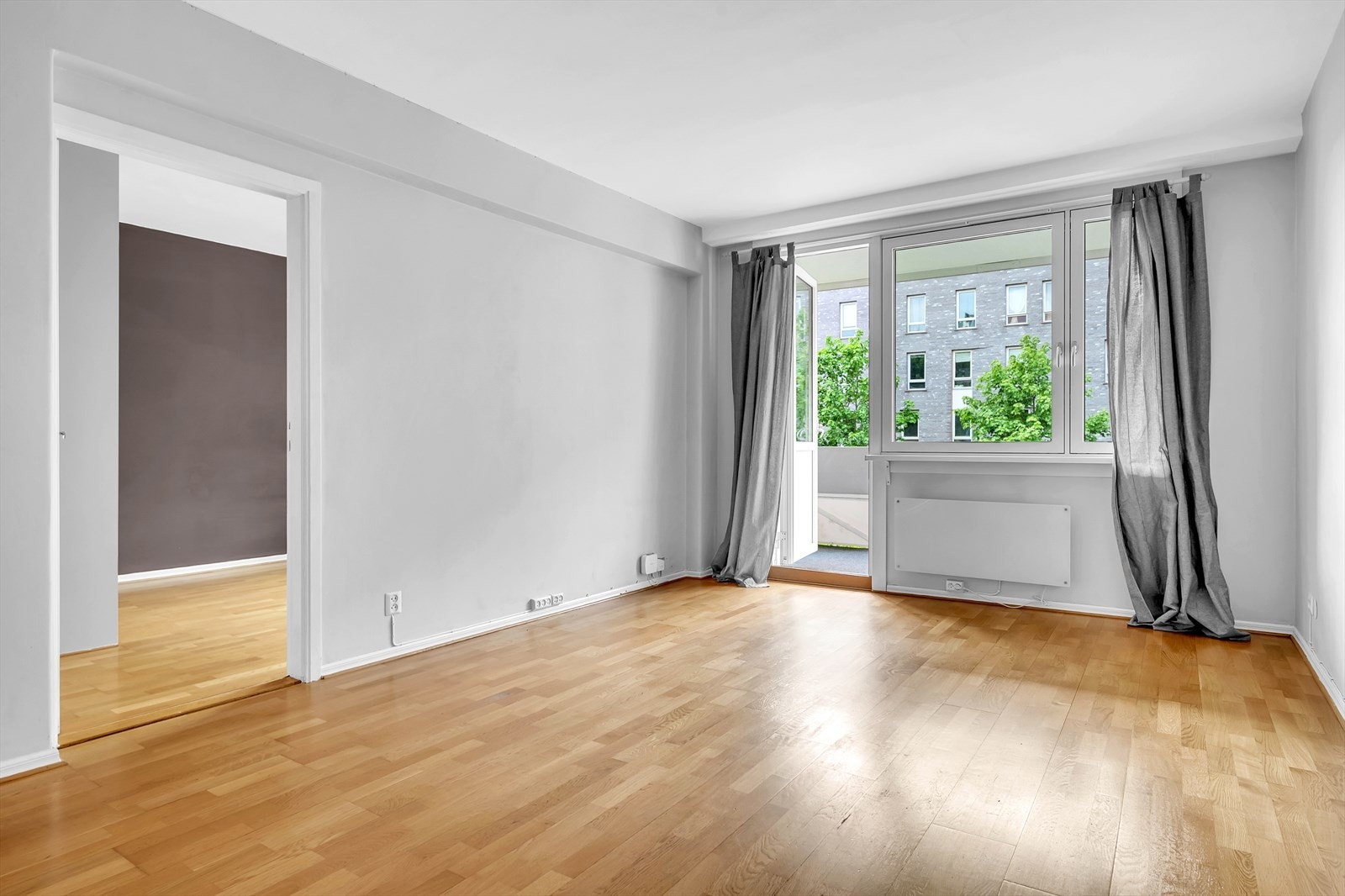 Leiligheten ligger i 1. etasje og inneholder entré, bad, soverom, kjøkken og stue. Galleribilde
