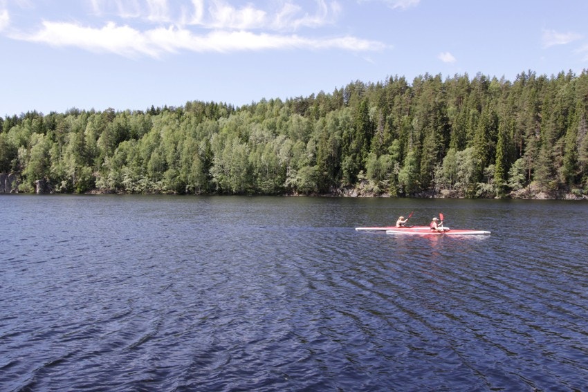 Nøklevann har fine badeplasser, samt mulighet for utleie av kanoer og kajakker på sommerstid Galleribilde