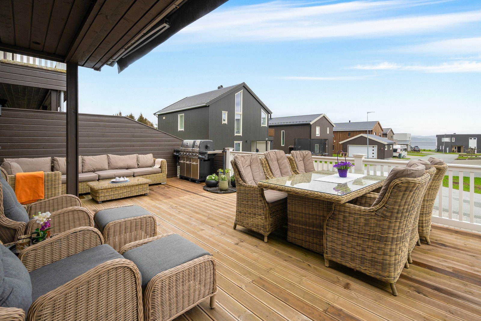 Herfra ser man rett ned til sjøen. Galleribilde