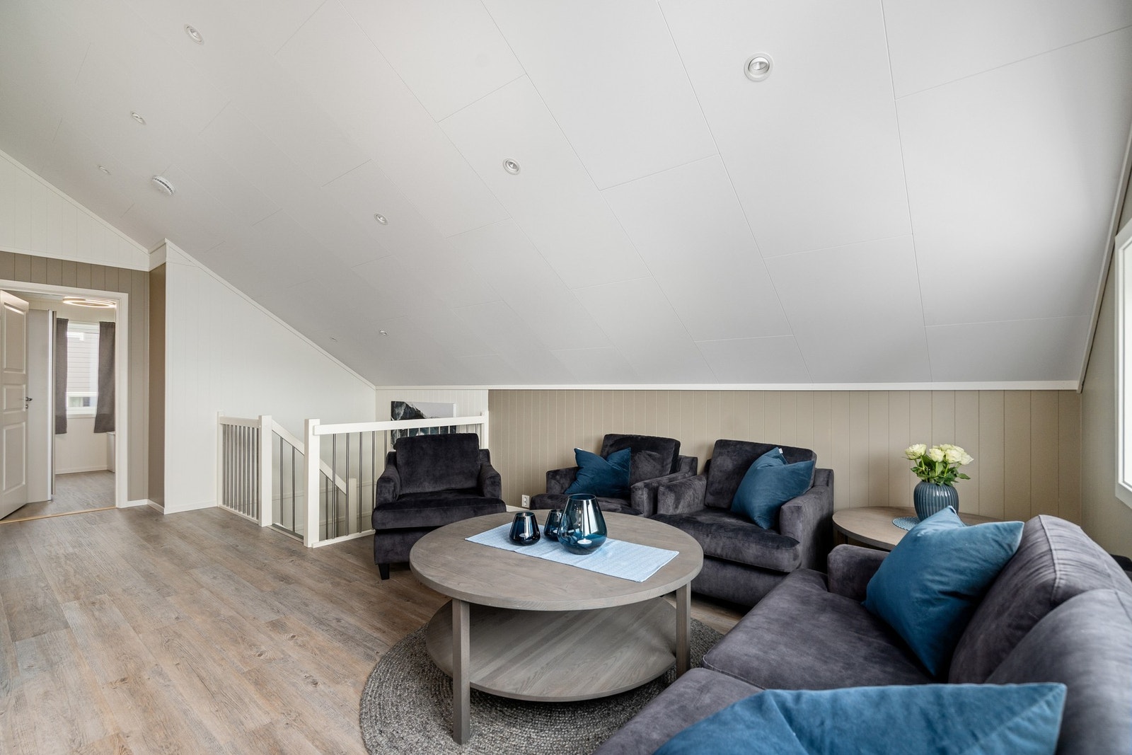 Loftstue. Galleribilde