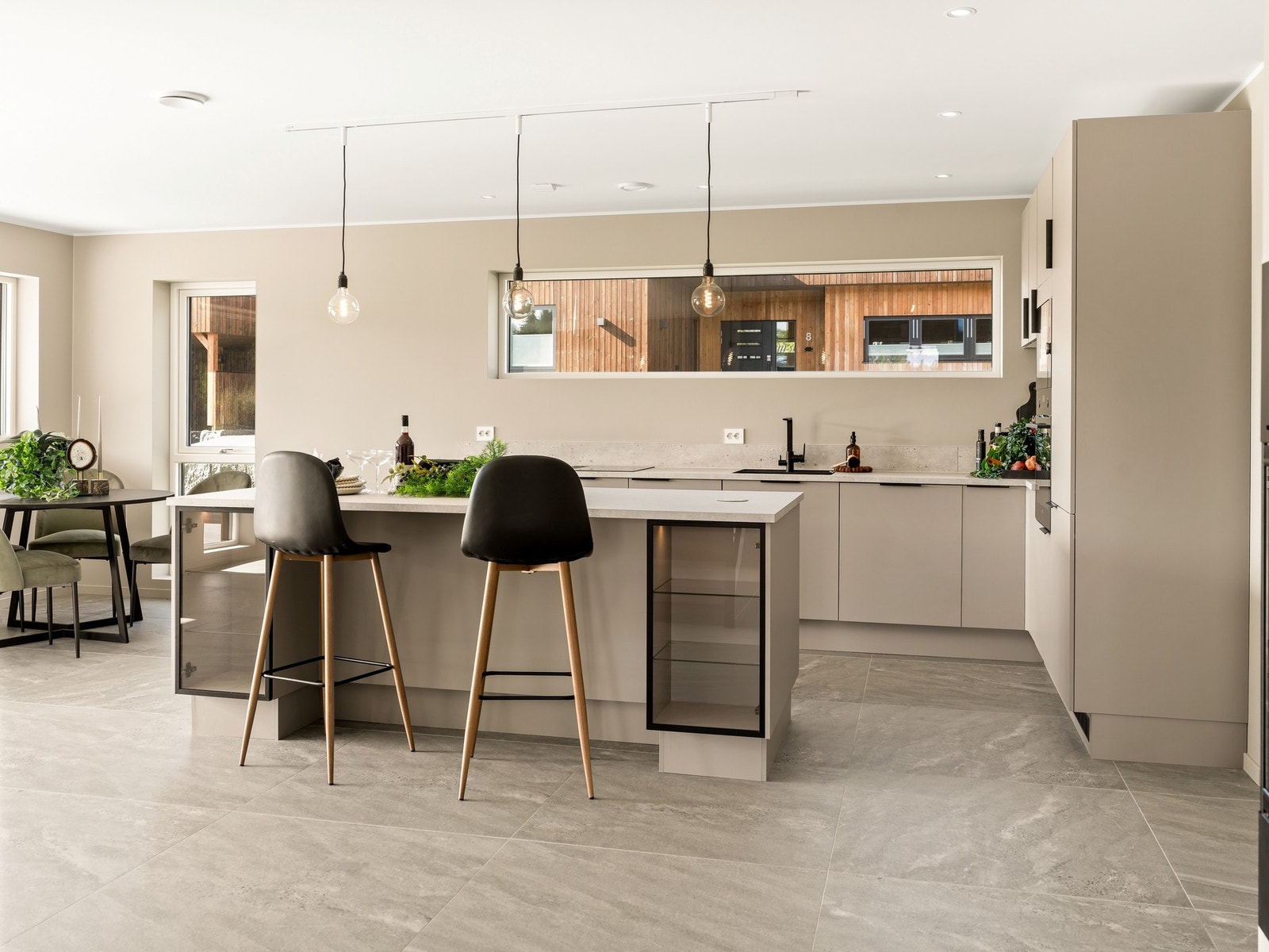 Godt utstyrt HTH kjøkken i hoveddelen Galleribilde