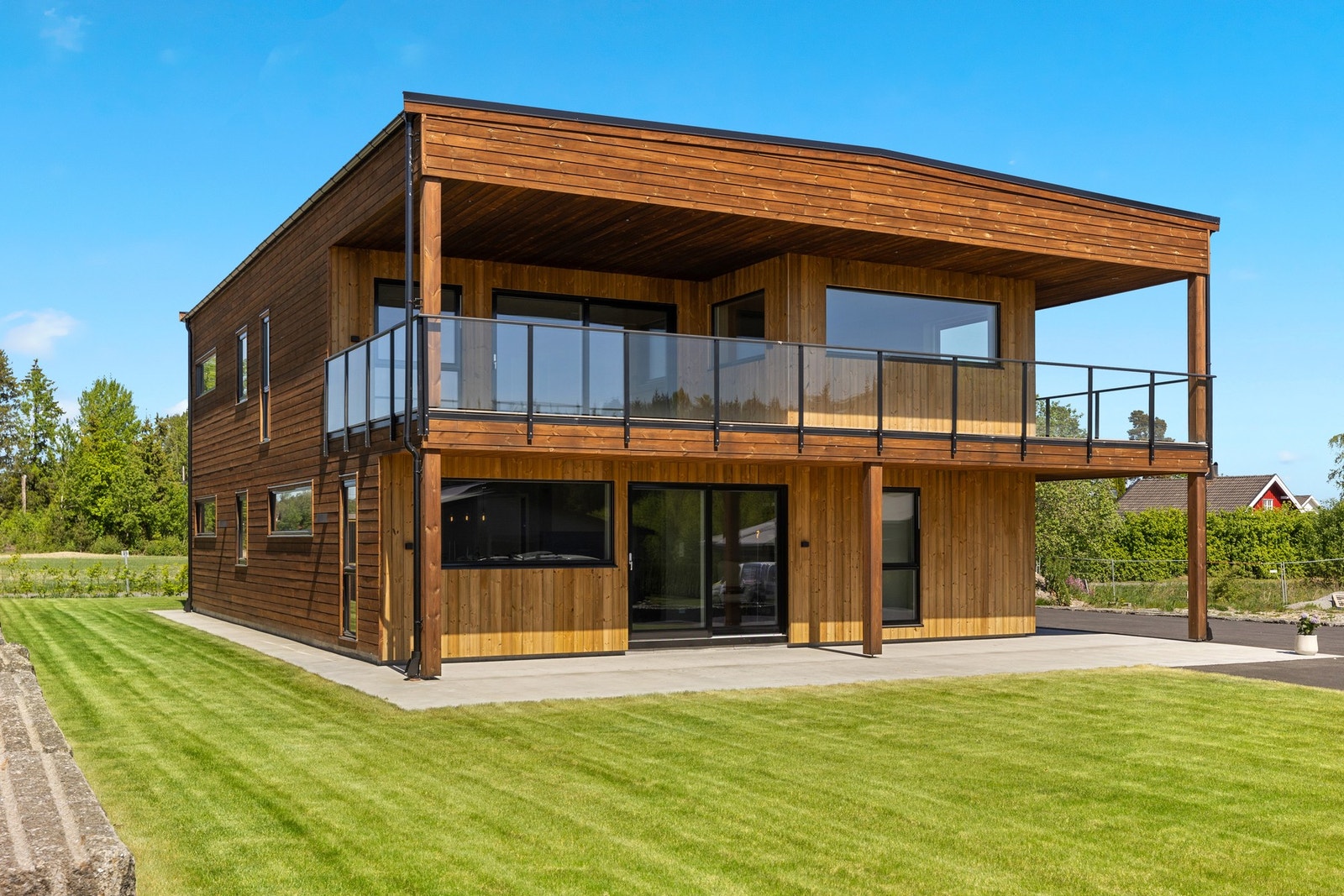 Moderne og egentegnet fasade som gir et unikt uttrykk. Galleribilde