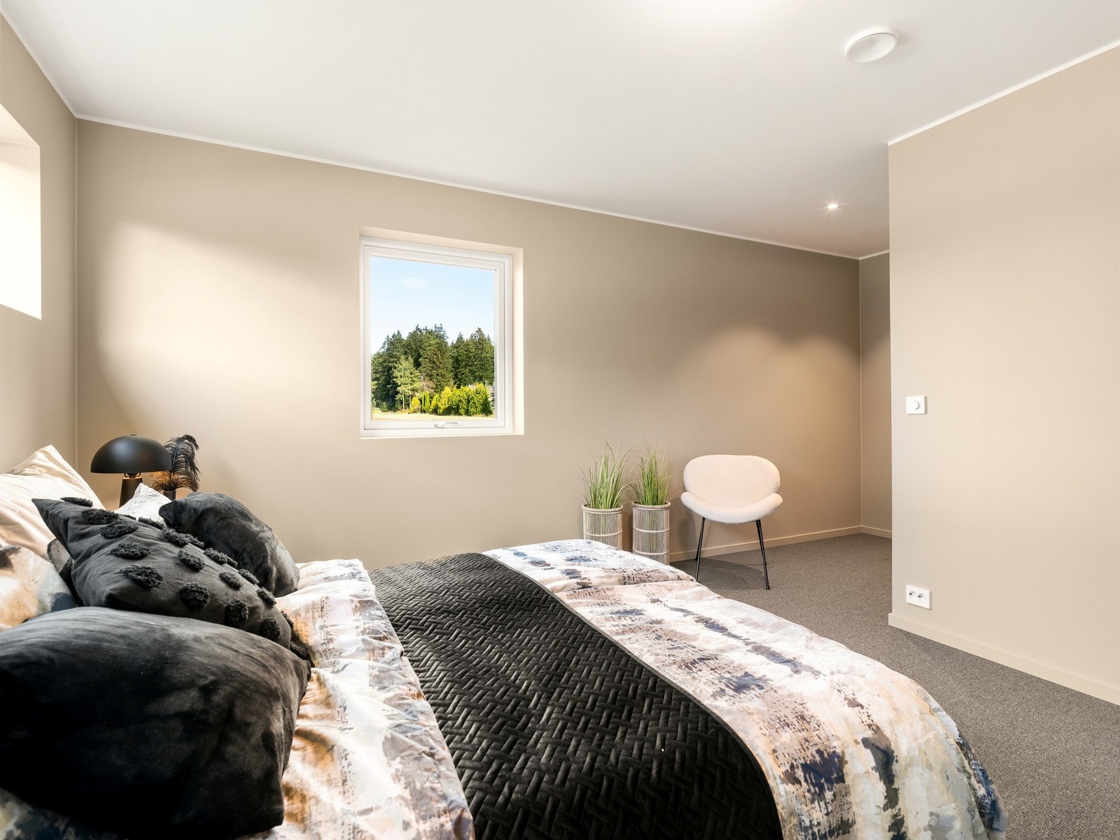 Det er plass til god garderobeløsning på soverom 1. Galleribilde