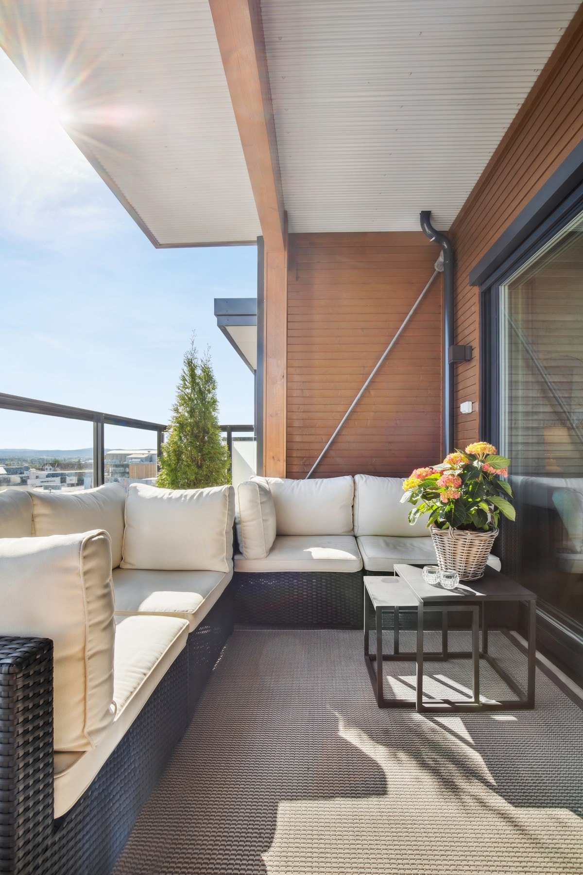 Balkongen har god plass til sittemøbler og grill. Galleribilde