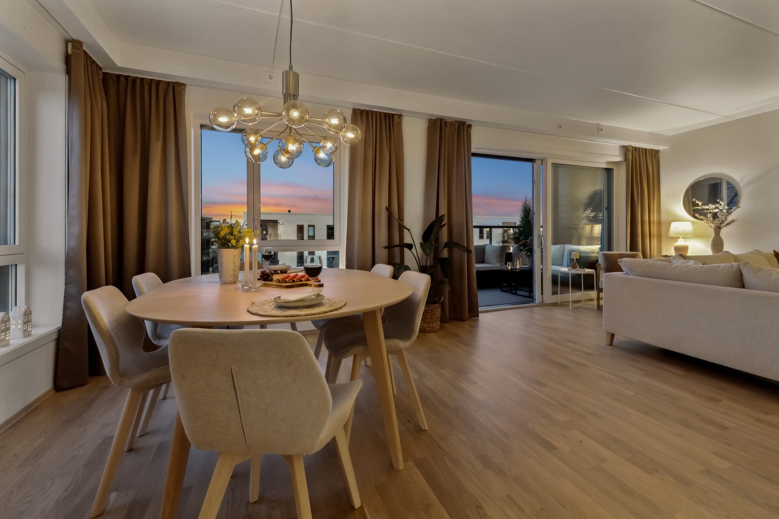 Boligen har et gjennomgående, stilrent preg Galleribilde