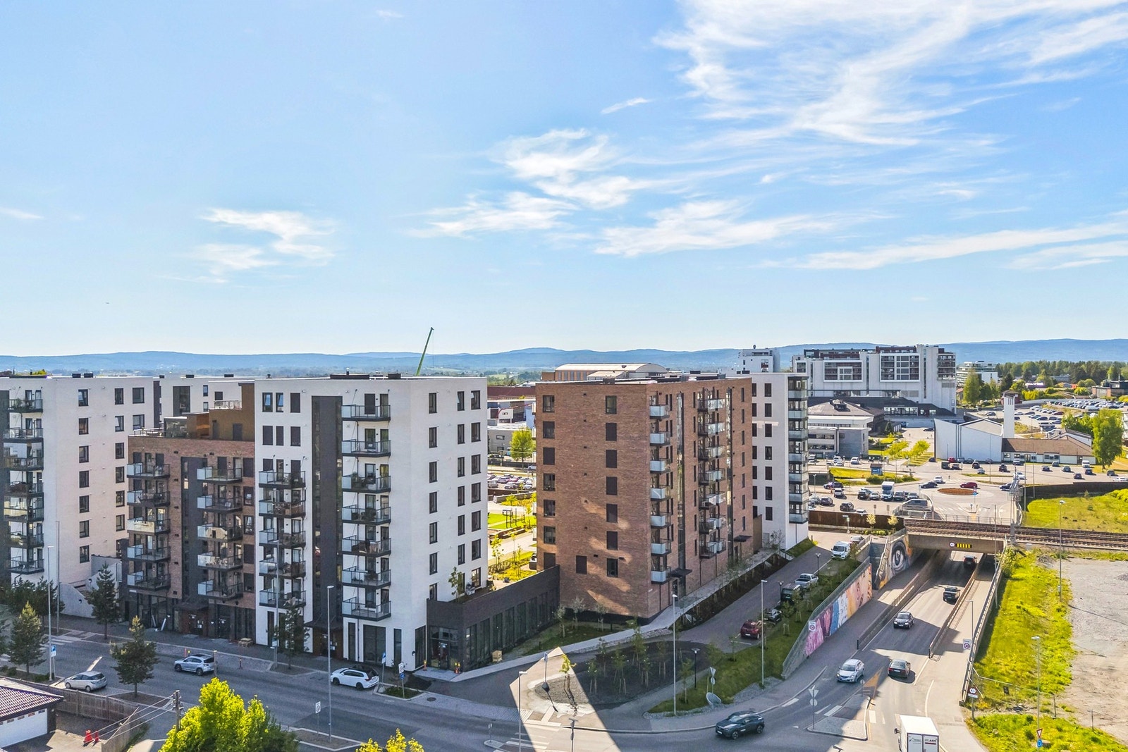 Sentral og attraktiv beliggenhet med kort vei til Jessheim storsenter, Jessheim stasjon og alle bymessige fasiliteter. Galleribilde