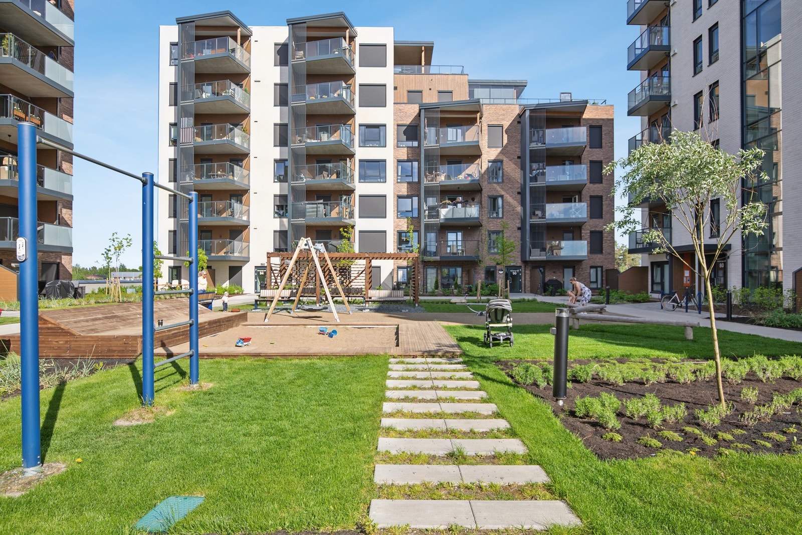 Pent opparbeidede fellesarealer med lekeplass for de minste. Galleribilde
