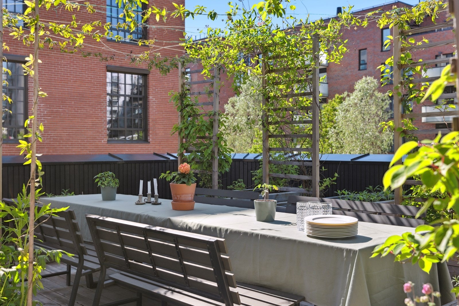 Inviter både venner og familie til hyggelige måltider. Galleribilde