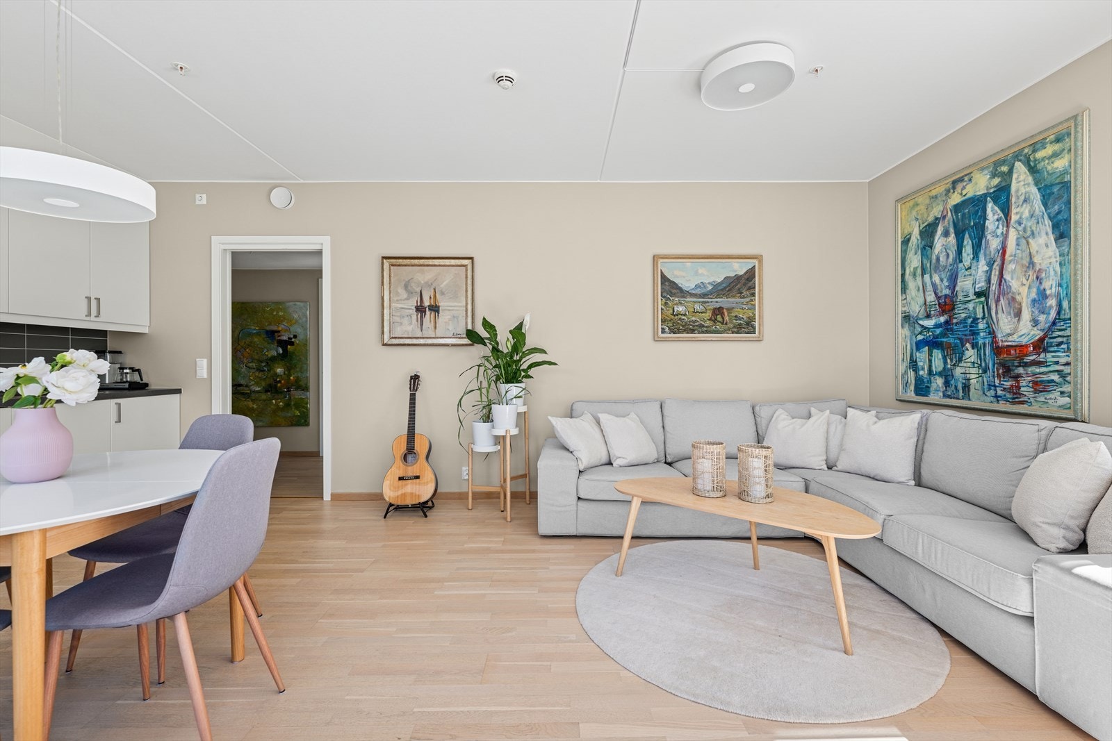 Stuen er hjertet i boligen - et naturlig samlingspunkt for familien. Galleribilde