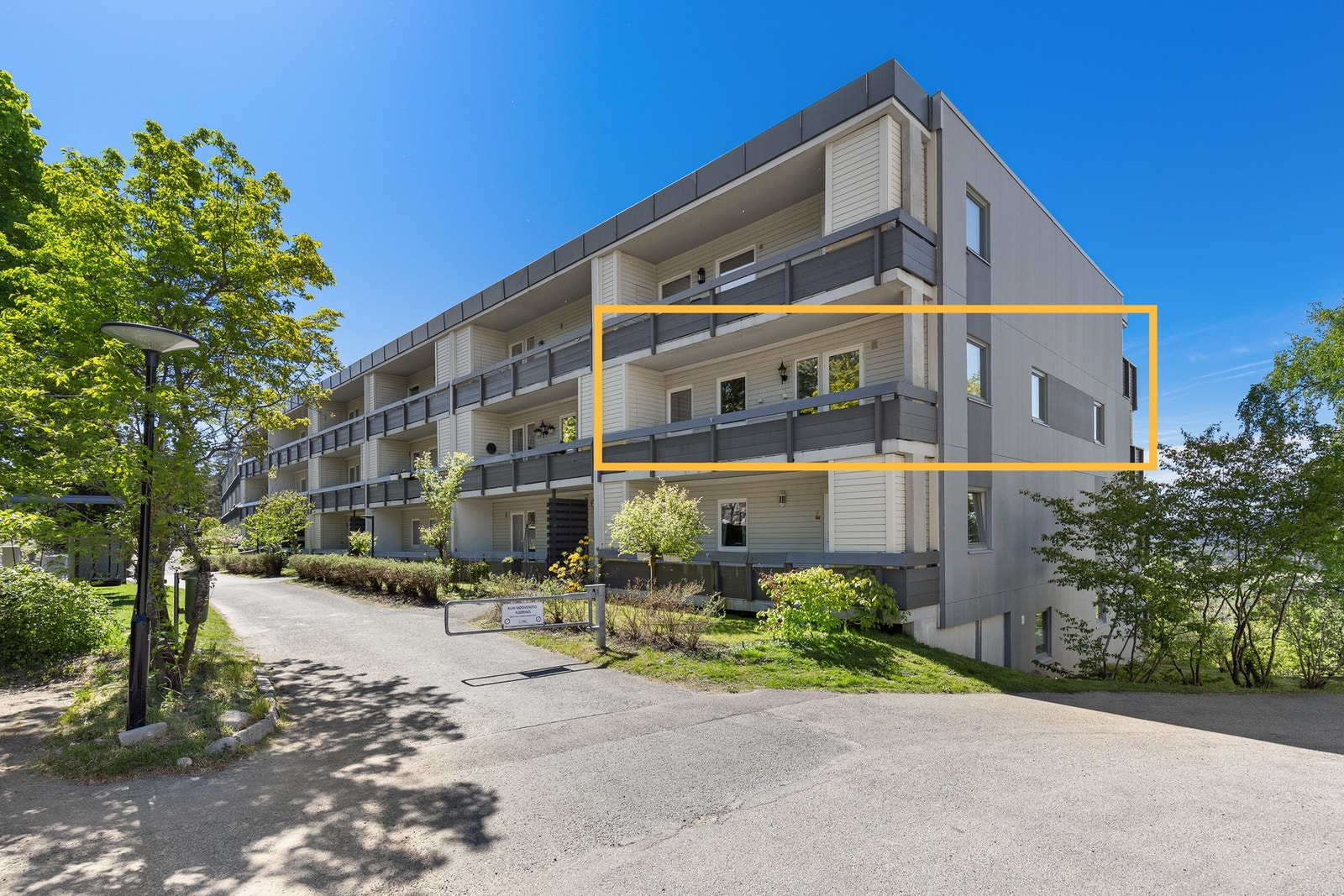 Endeleiligheten ligger fint til i det naturnære og veldrevne borettslaget Galleribilde