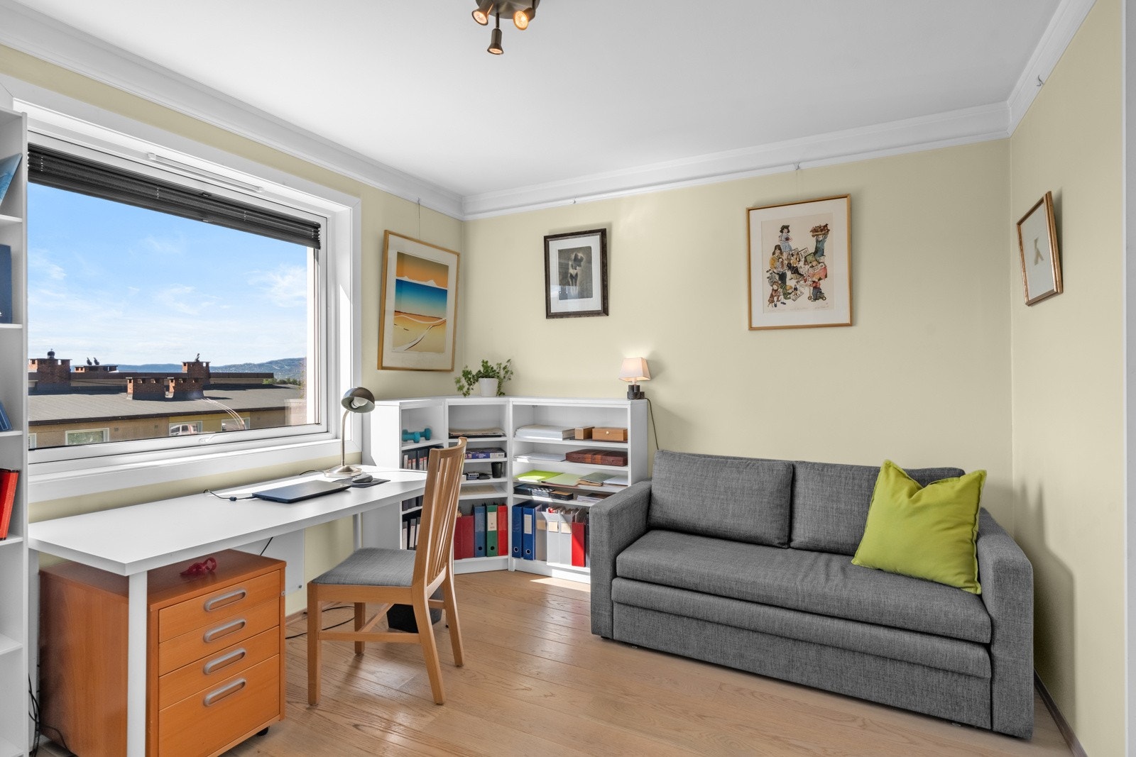 Det andre soverommet har plass til seng, skrivepult eller annet ønsket møblement. Galleribilde