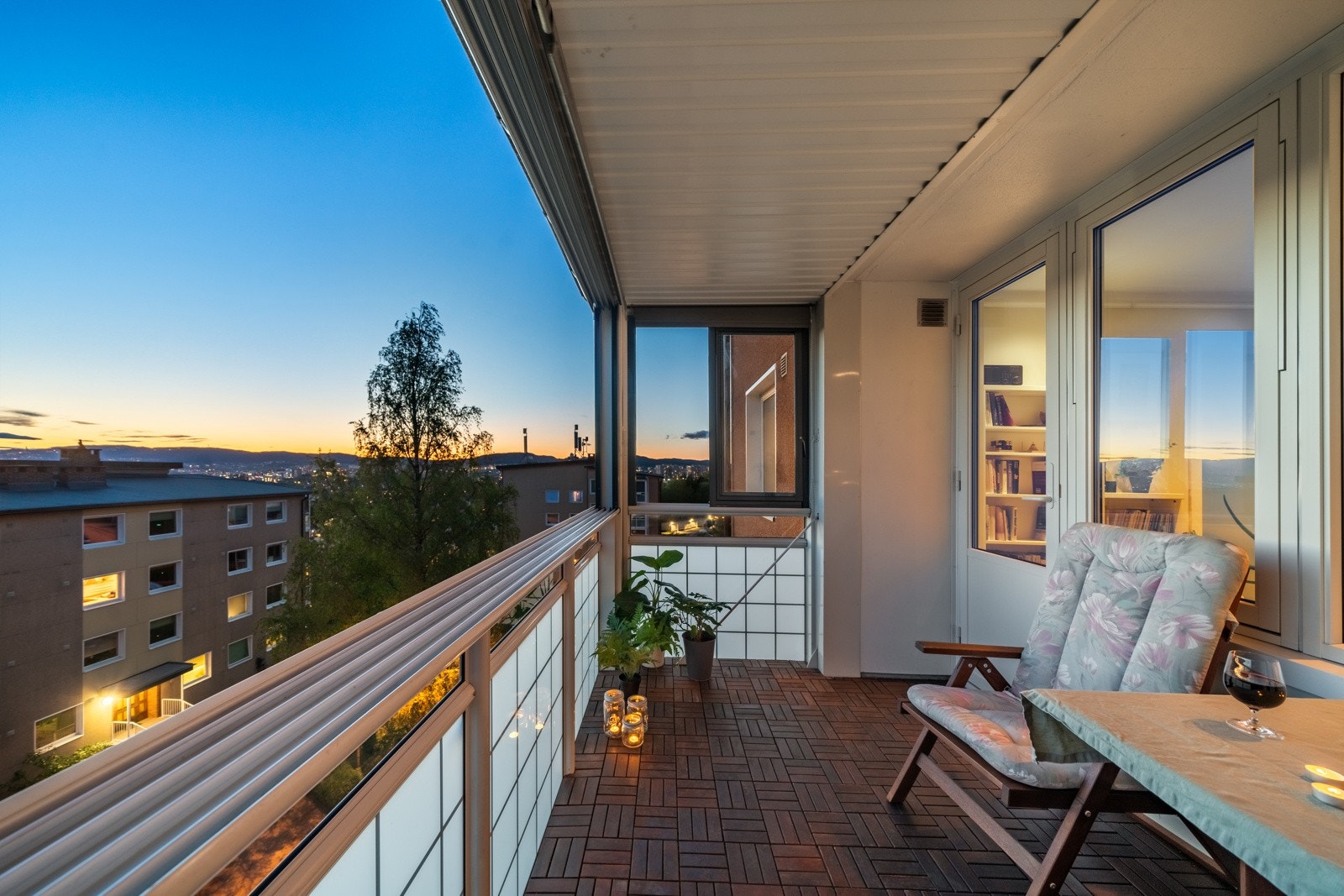 Uteplassen er utstyrt med belysning og stikkontakter. Galleribilde