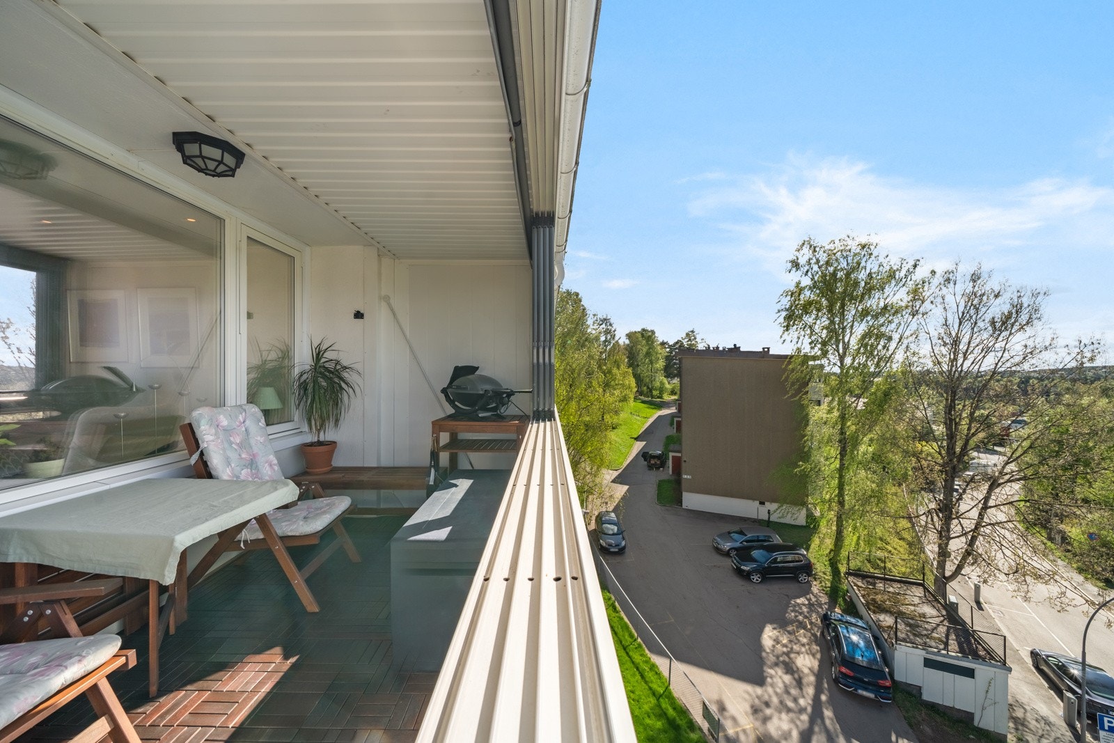 Du har god plass til en sittegruppe, grill, beplantning og lignende. Galleribilde