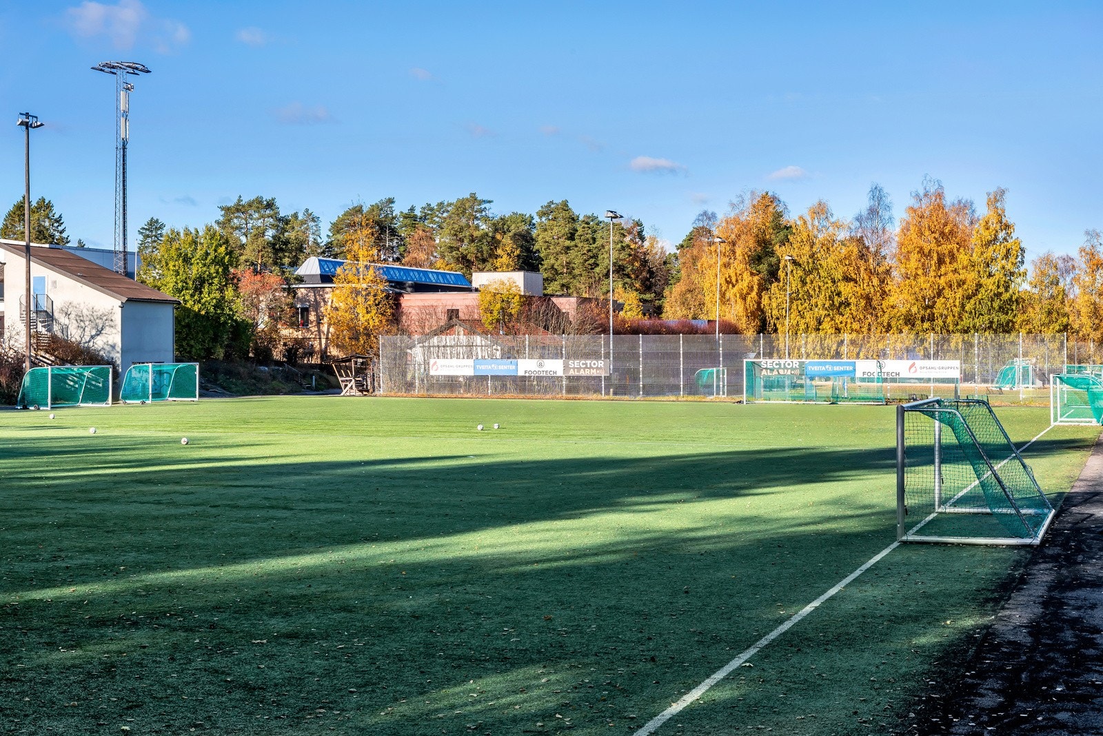 Trasop kunstgressbane. Galleribilde