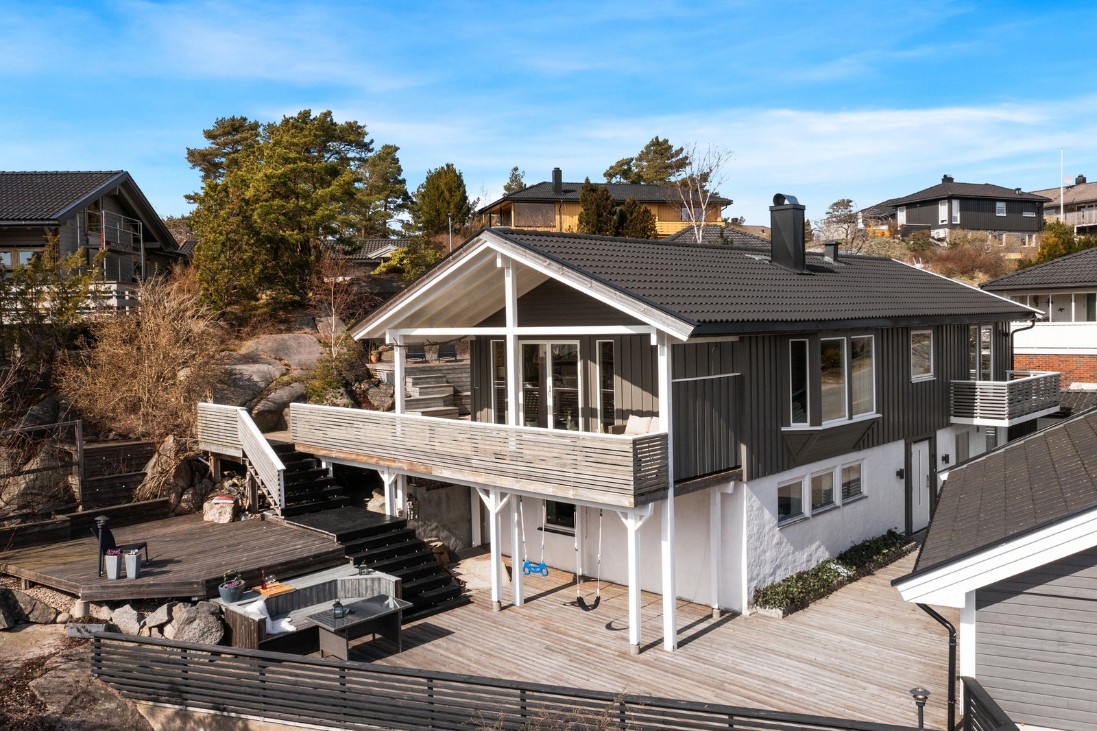 Boligen har flere uteområder som til sammen utgjør en terrasse på ca. 131 m². Galleribilde