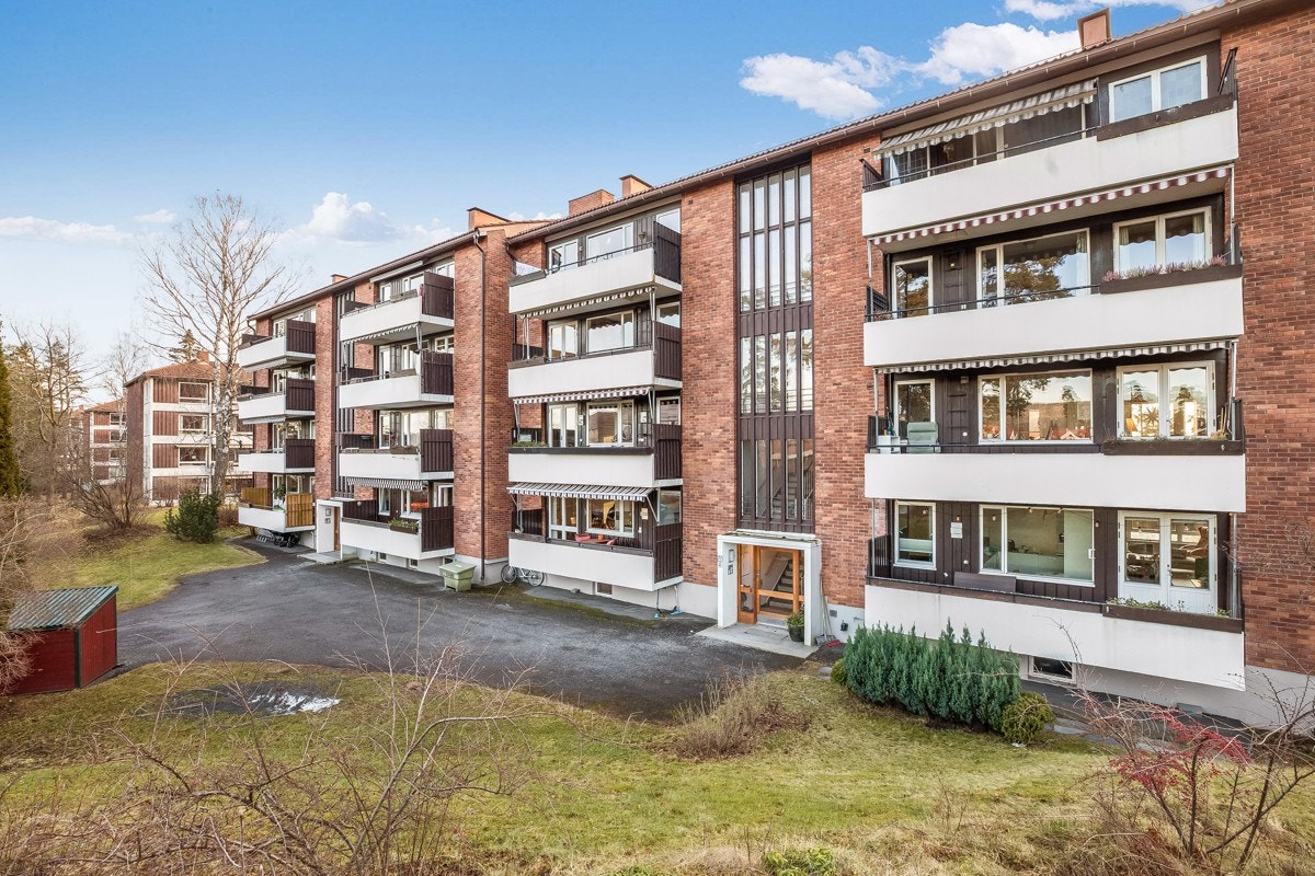 Idyllisk og flott beliggende 4 -roms leilighet i et meget attraktivt boligområde på Nedre Høvik Galleribilde