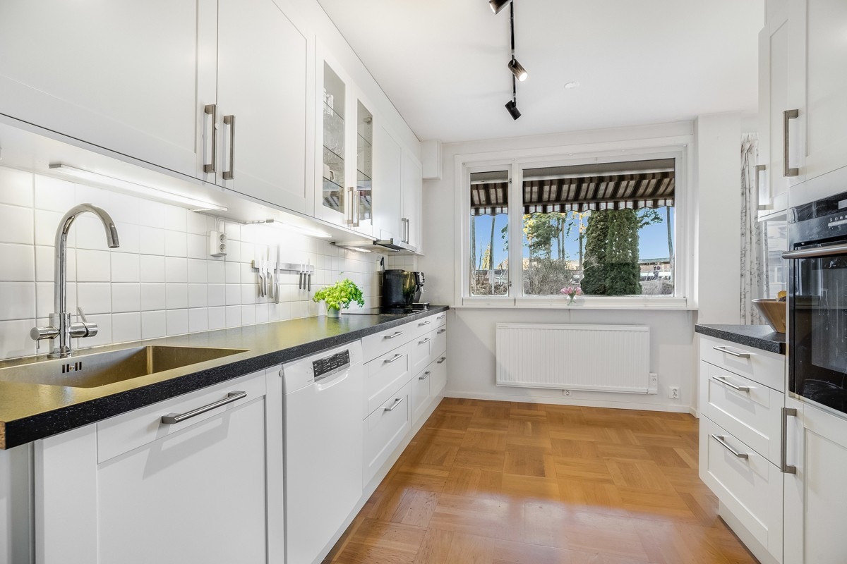 Kjøkkeninnredning er fra 2010 Galleribilde