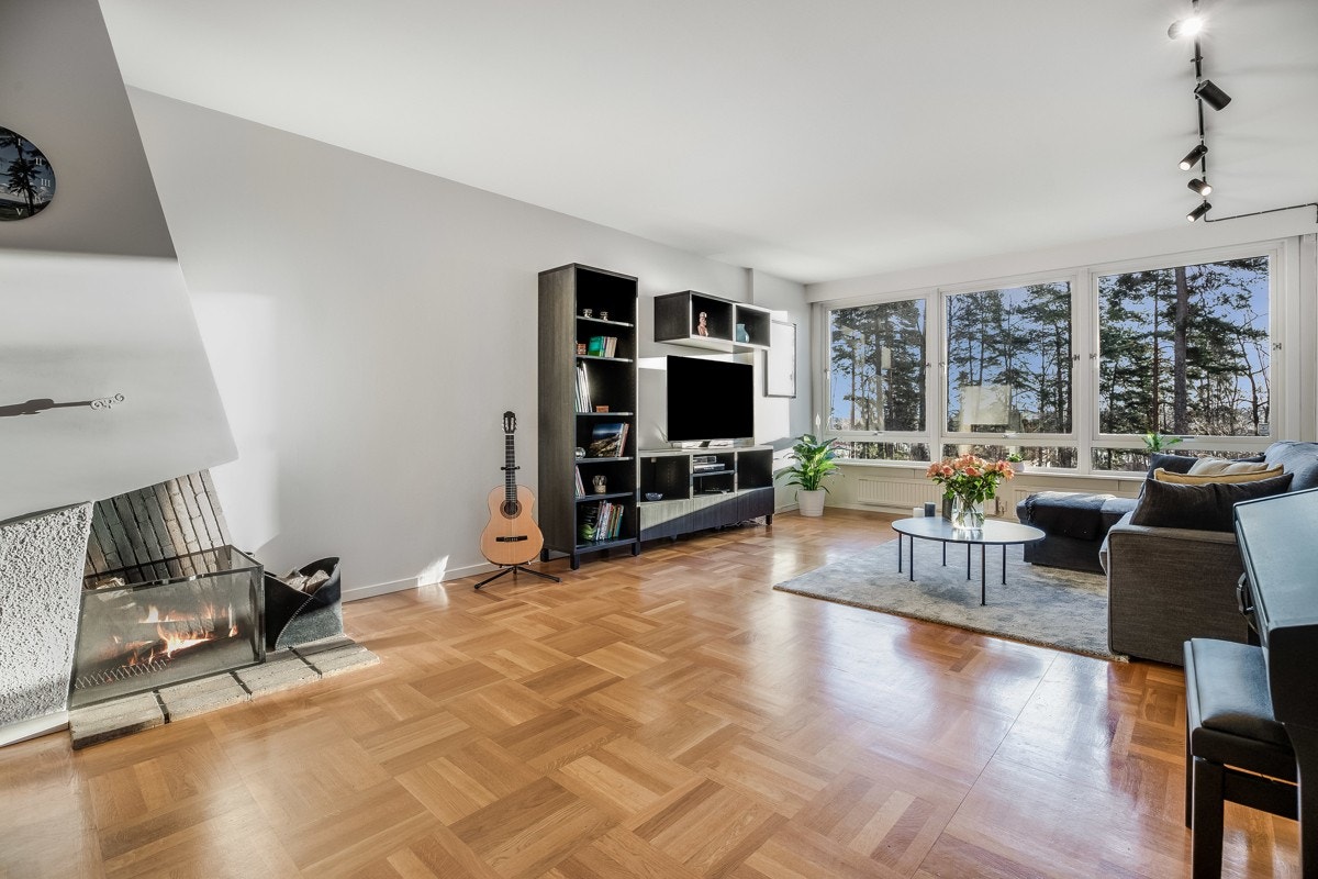 Velkommen til Fjordveien 77A, presentert av eiendomsmegler Edvard Chapsang ved Eie eiendomsmegling avdeling Sandvika Galleribilde