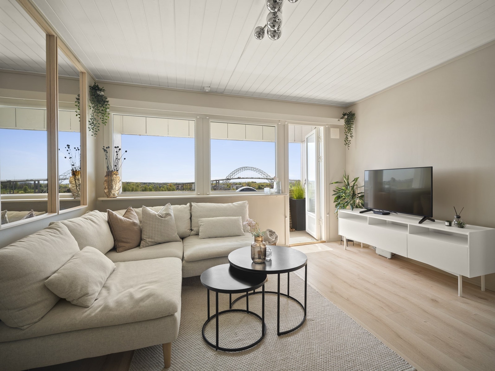 Utsikten 9 presenteres av Atle Horvei i Krogsveen. Galleribilde