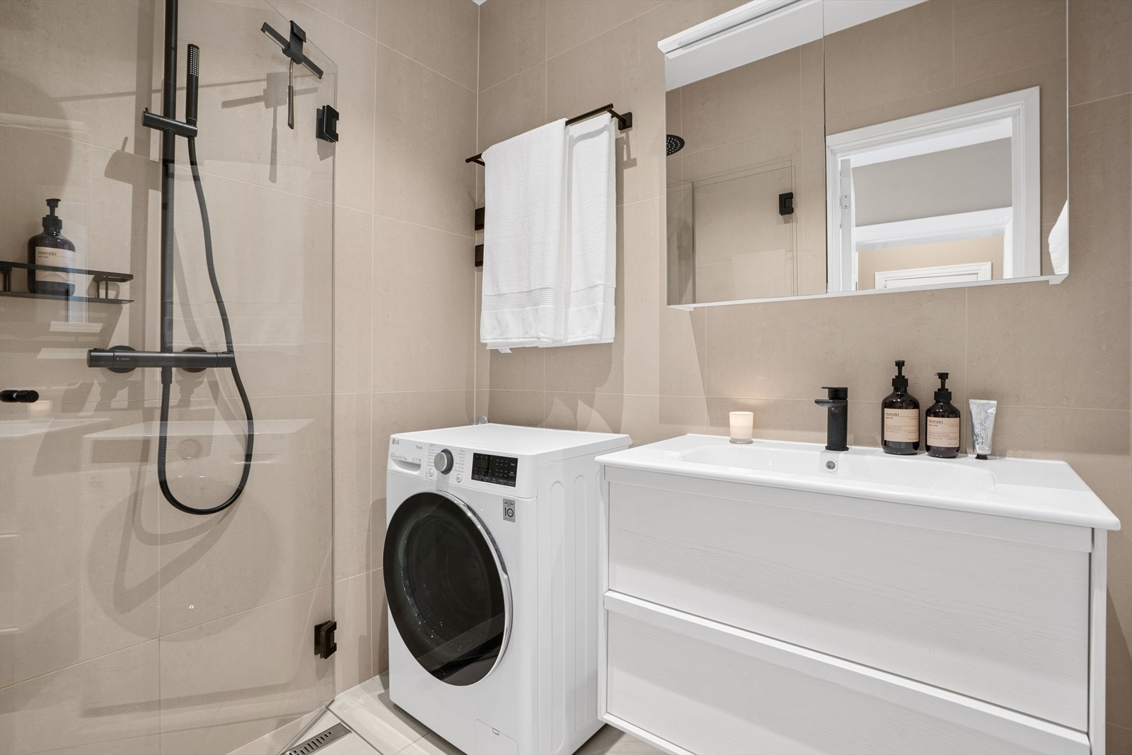 Lekkert og moderne baderom fra 2020 Galleribilde