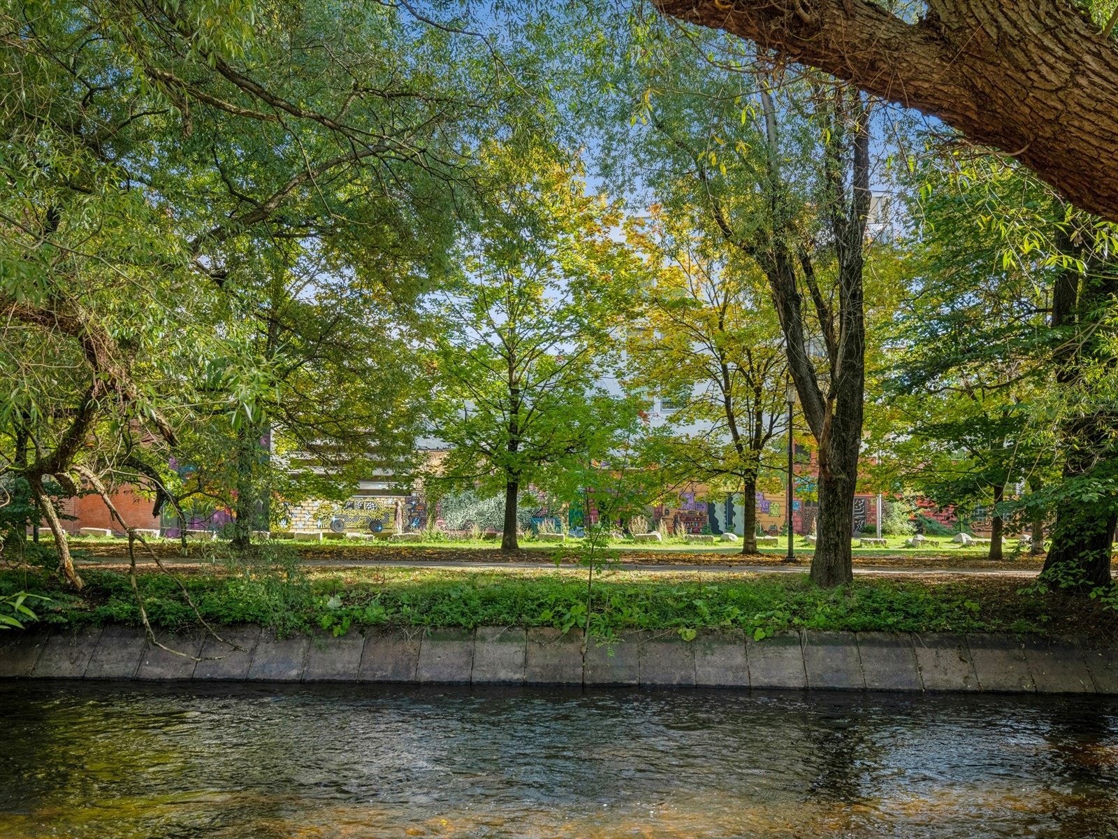 Akerselva rett utenfor døren Galleribilde