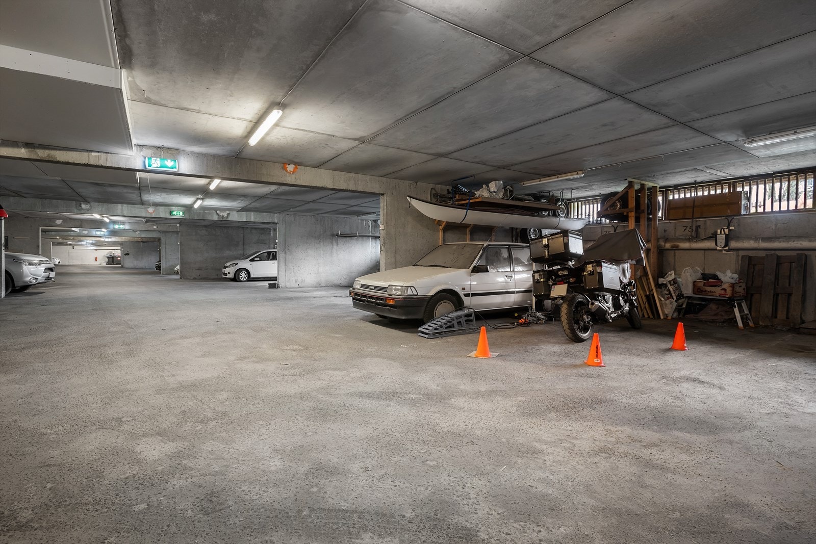 Parkeringsplass i lukket garasjeanlegg. Mulighet for lader til elbil. Galleribilde