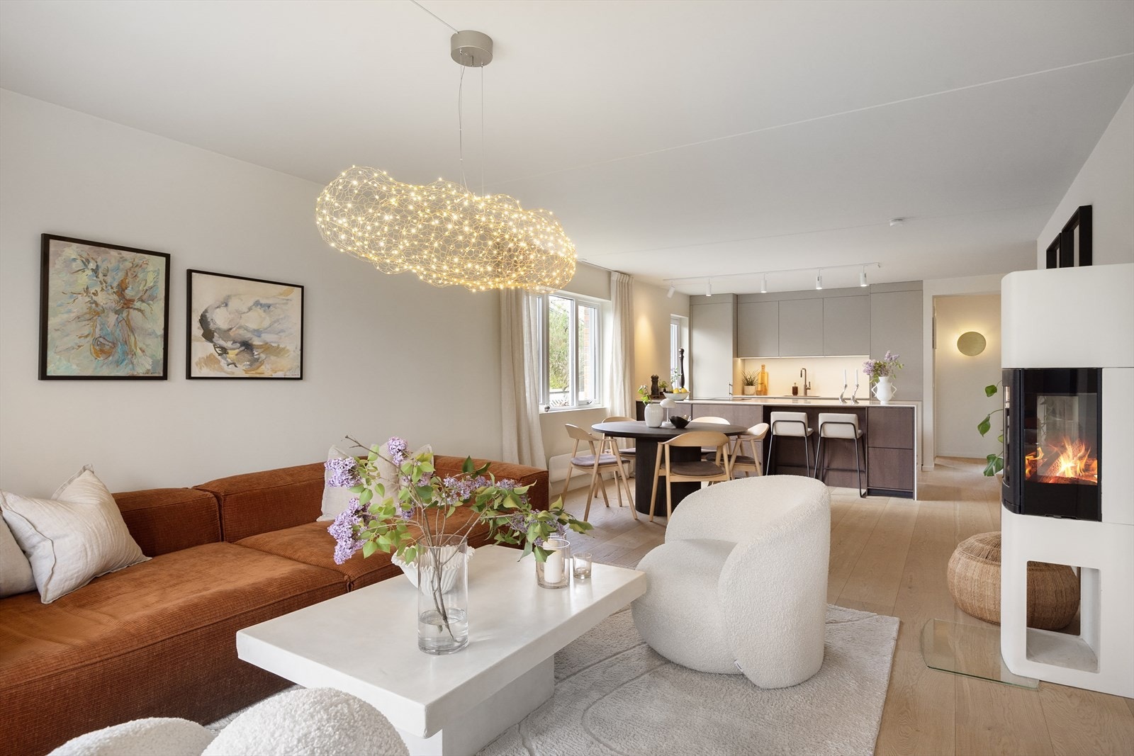 I 2023 ble også vegger og tak malt i delikate, tidsriktige fargetoner som skaper en lun og innbydende atmosfære - et perfekt utgangspunkt for å sette ditt personlige preg. Galleribilde
