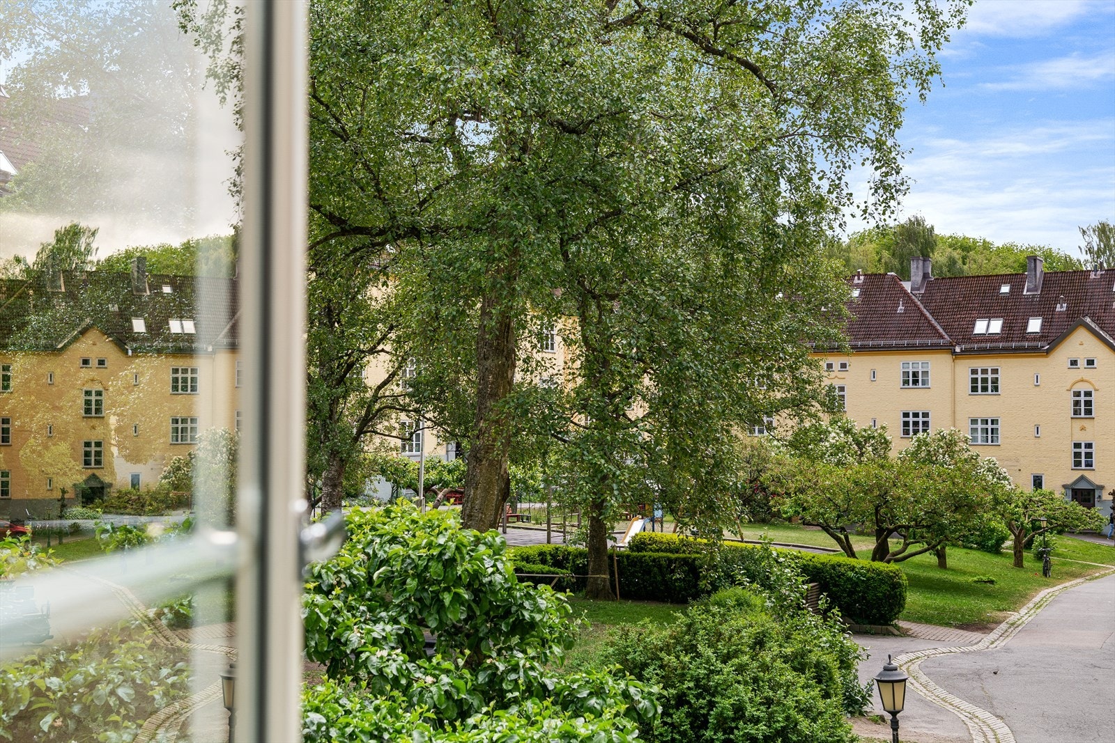 Nydelig bakgård for både store og små. Galleribilde