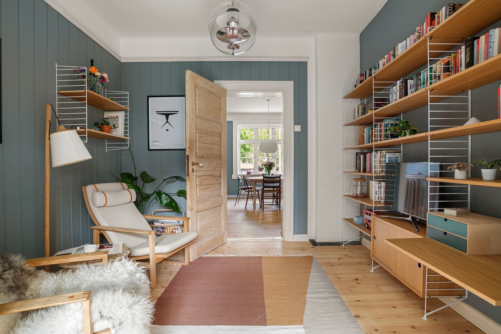 Tv-rom/ bibliotek. Galleribilde