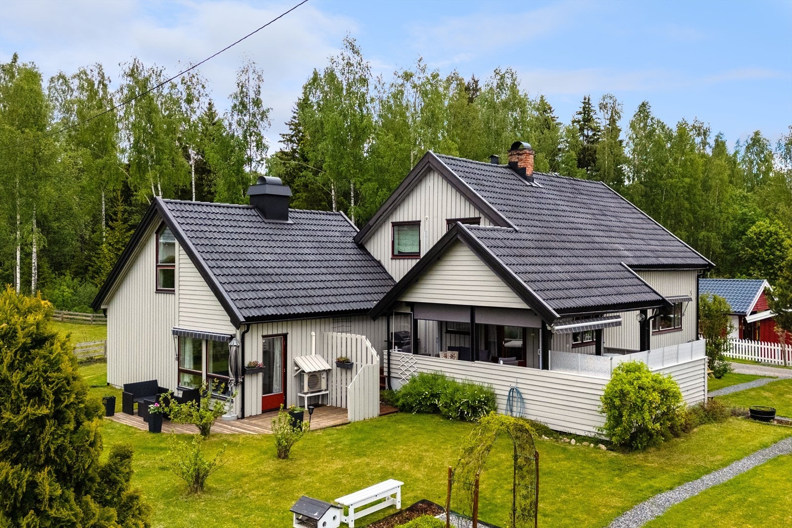 Dette er en attraktiv og innholdsrik enebolig på Hunndalen, med en familievennlig beliggenhet. Galleribilde