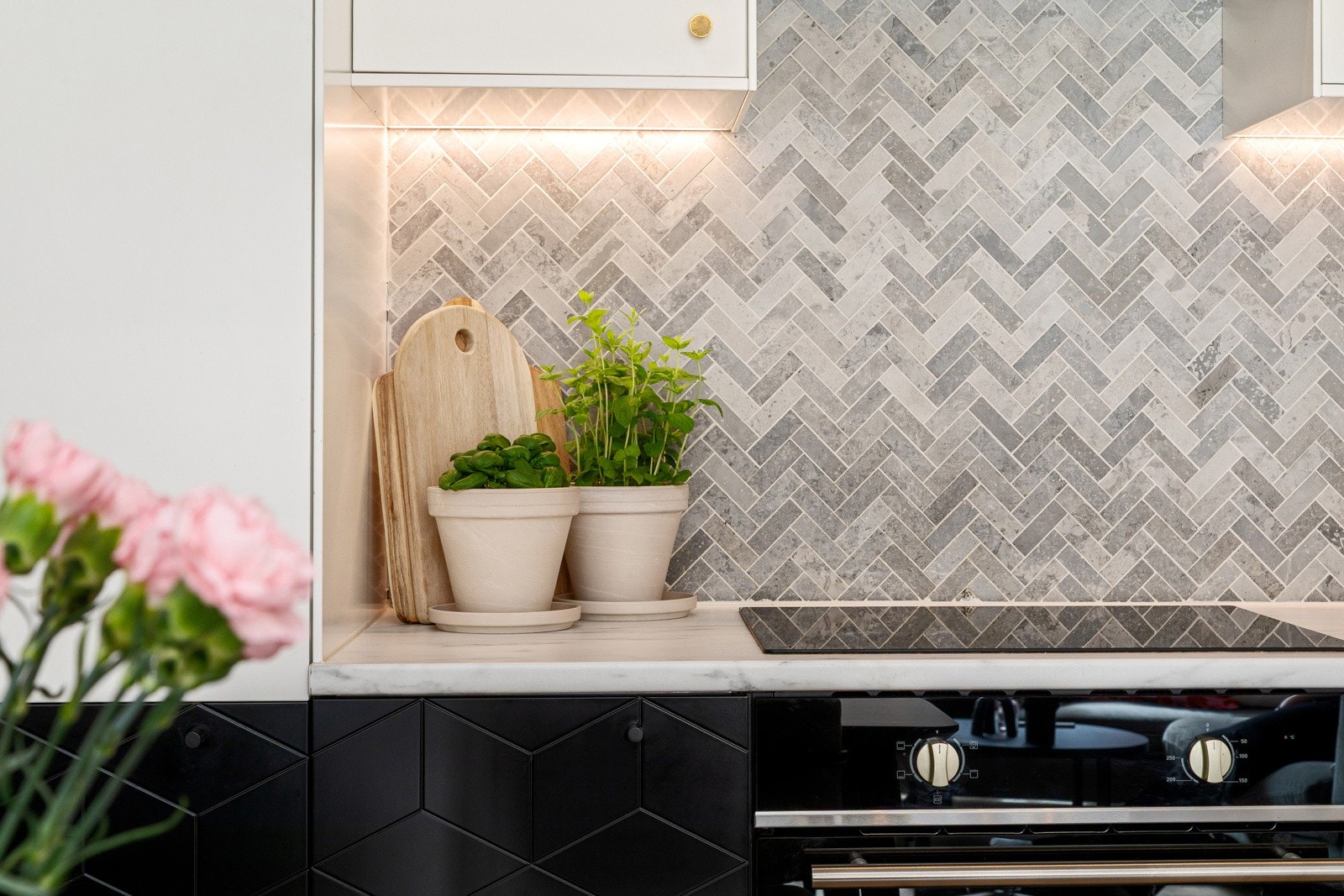 Godt med skapplass og benkeplass. Galleribilde