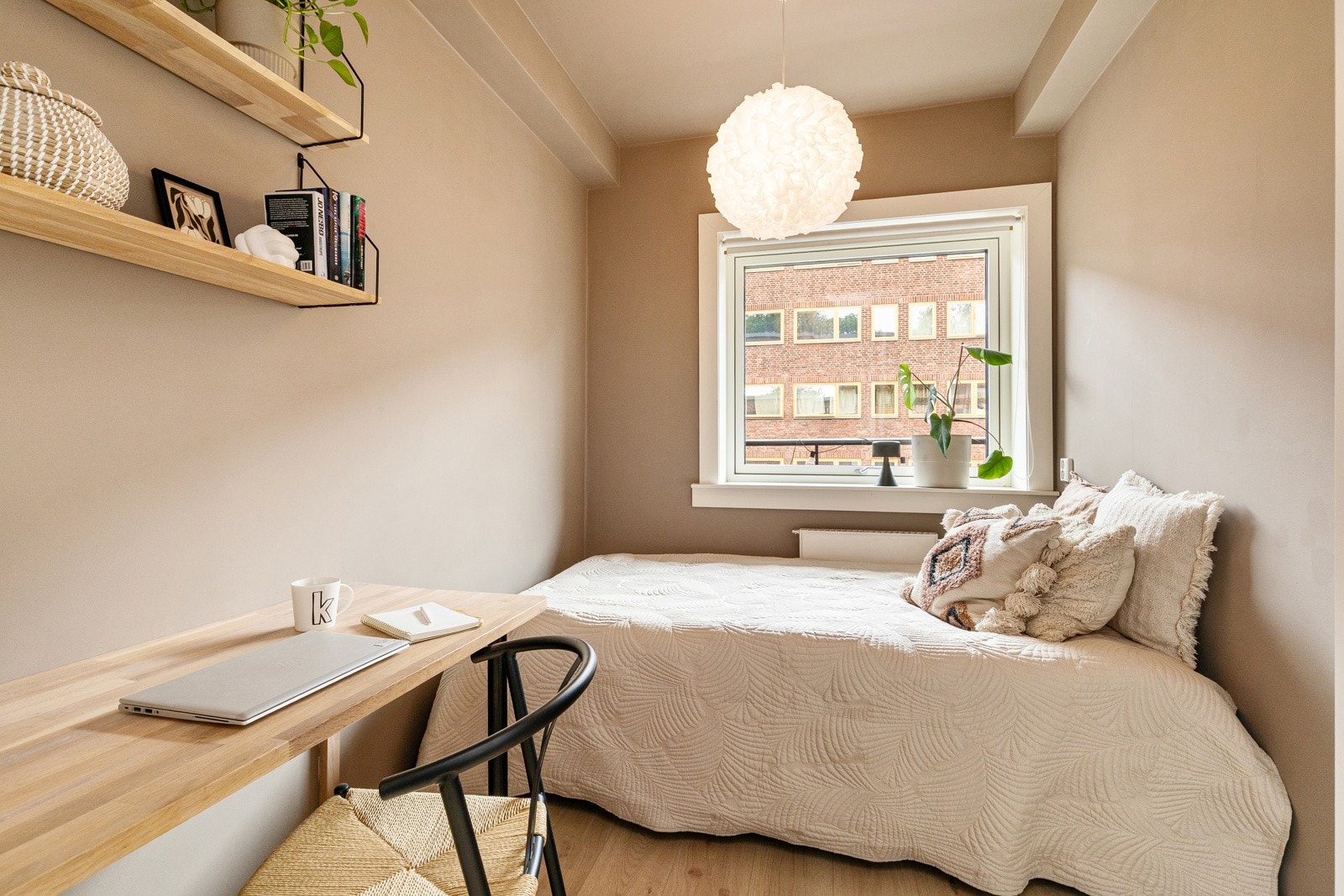 Soverom 2 passer perfekt til gjesterom, kontor eller barnerom. Galleribilde