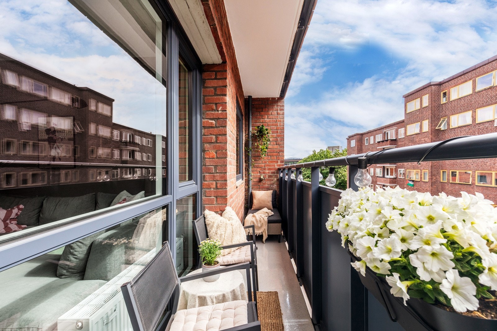 Fra stuen er det utgang til en balkong. Galleribilde