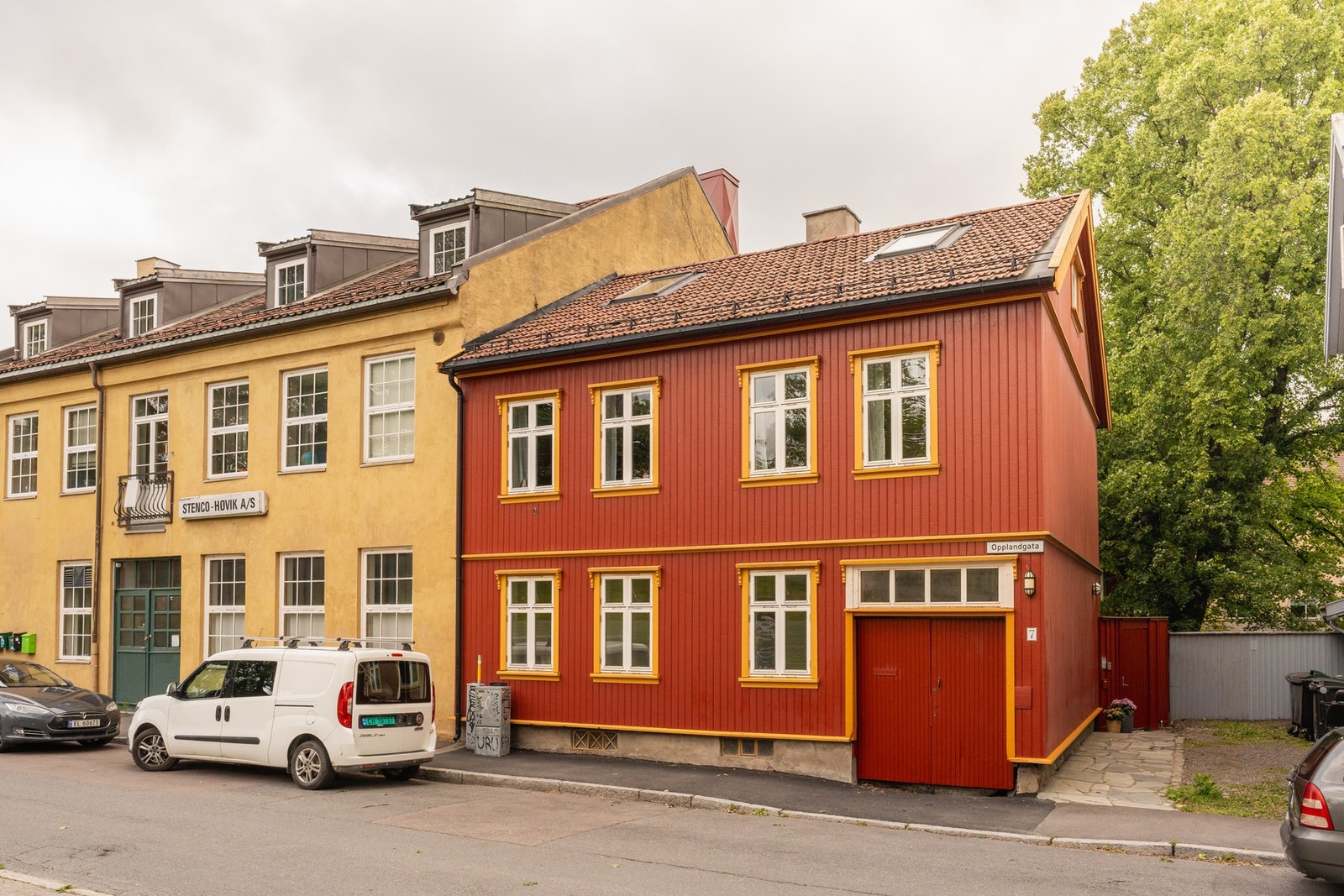 Bygget fremstår godt vedlikeholdt, alder tatt i betraktning. Galleribilde