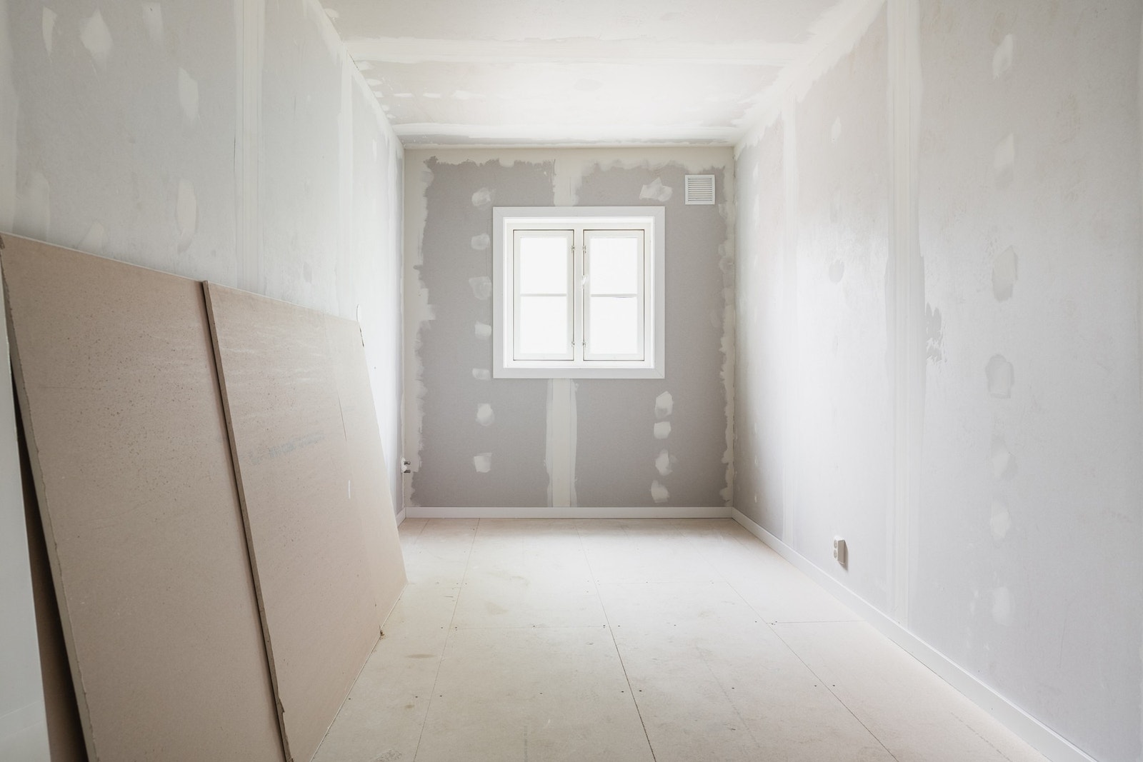 Uinnredet rom. Nåværende eier har påbegynt arbeidet med utleiedel, men det står per tid uferdig. Galleribilde