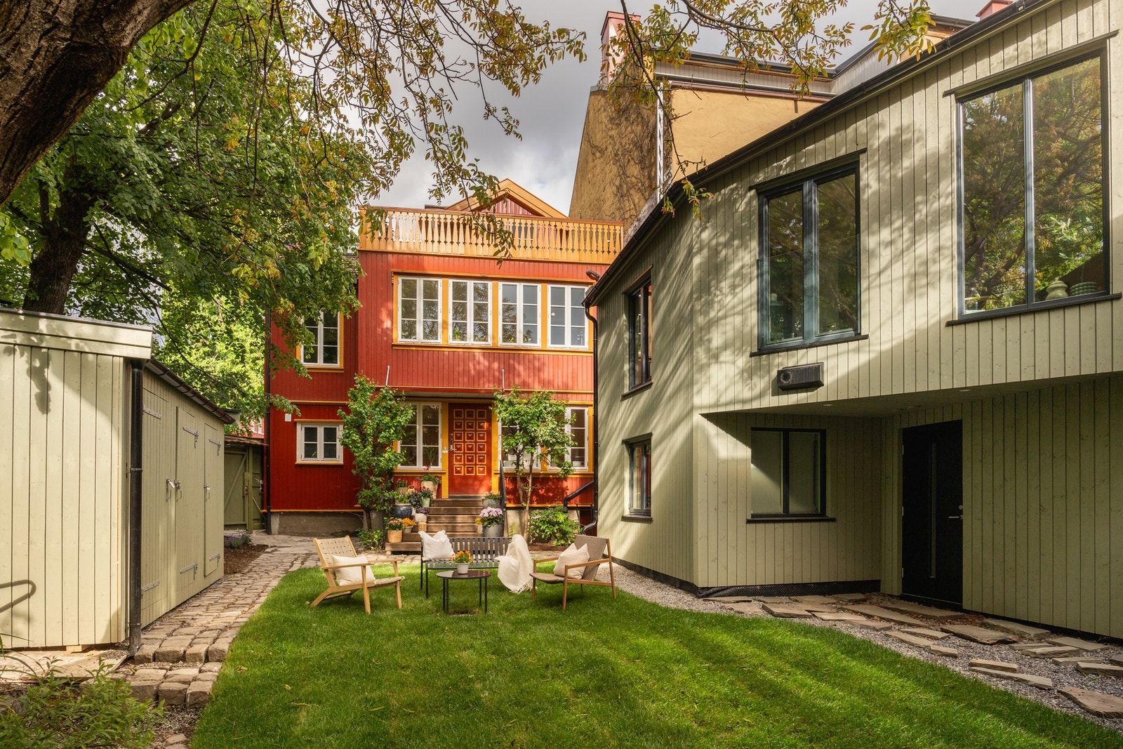 Sameiet består av 4 boligseksjoner, hvorav to er eneboliger og ett er en tomannsbolig. Galleribilde