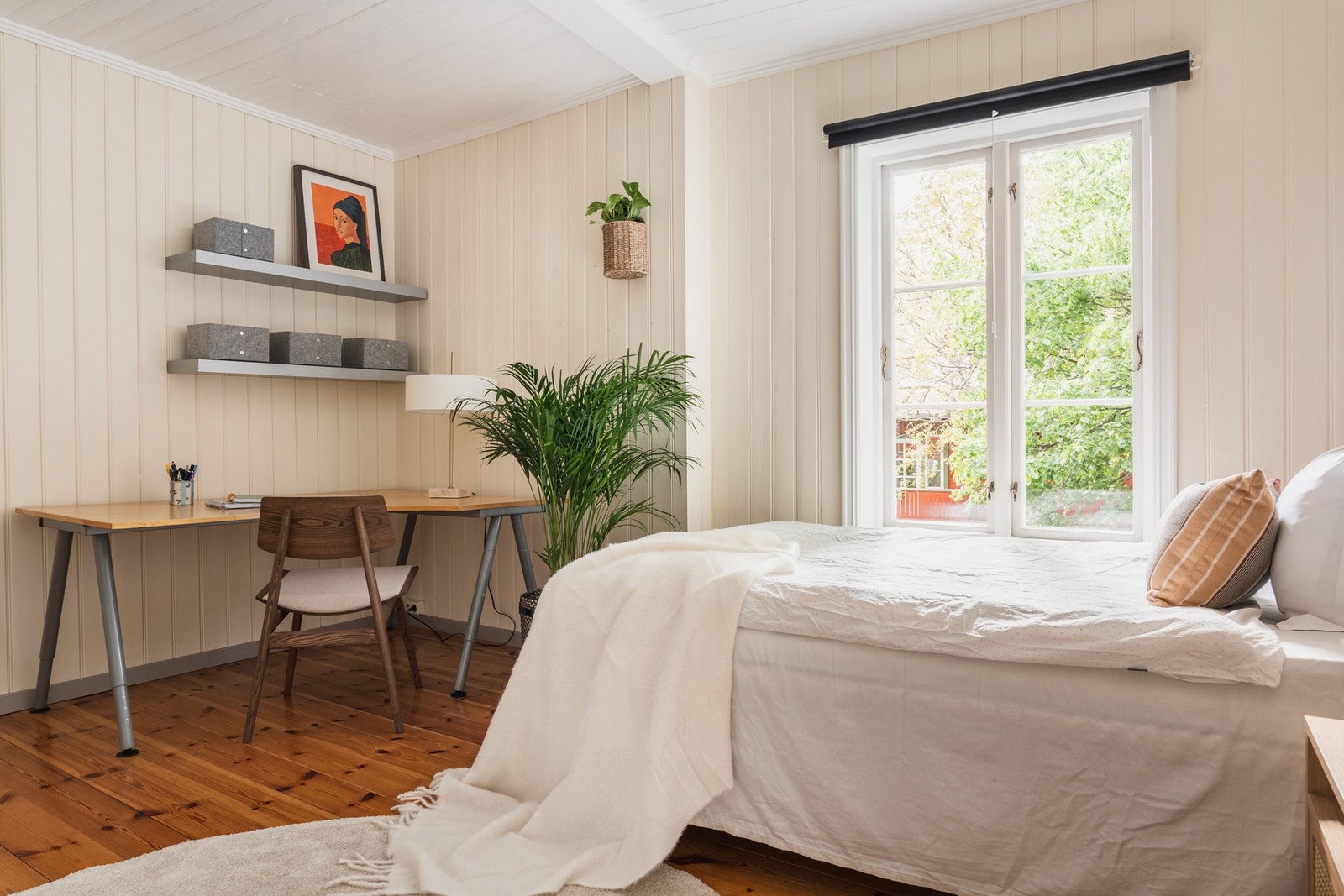 Det er originale tregulv og bergvarme i gulvet på soverom 4. Galleribilde