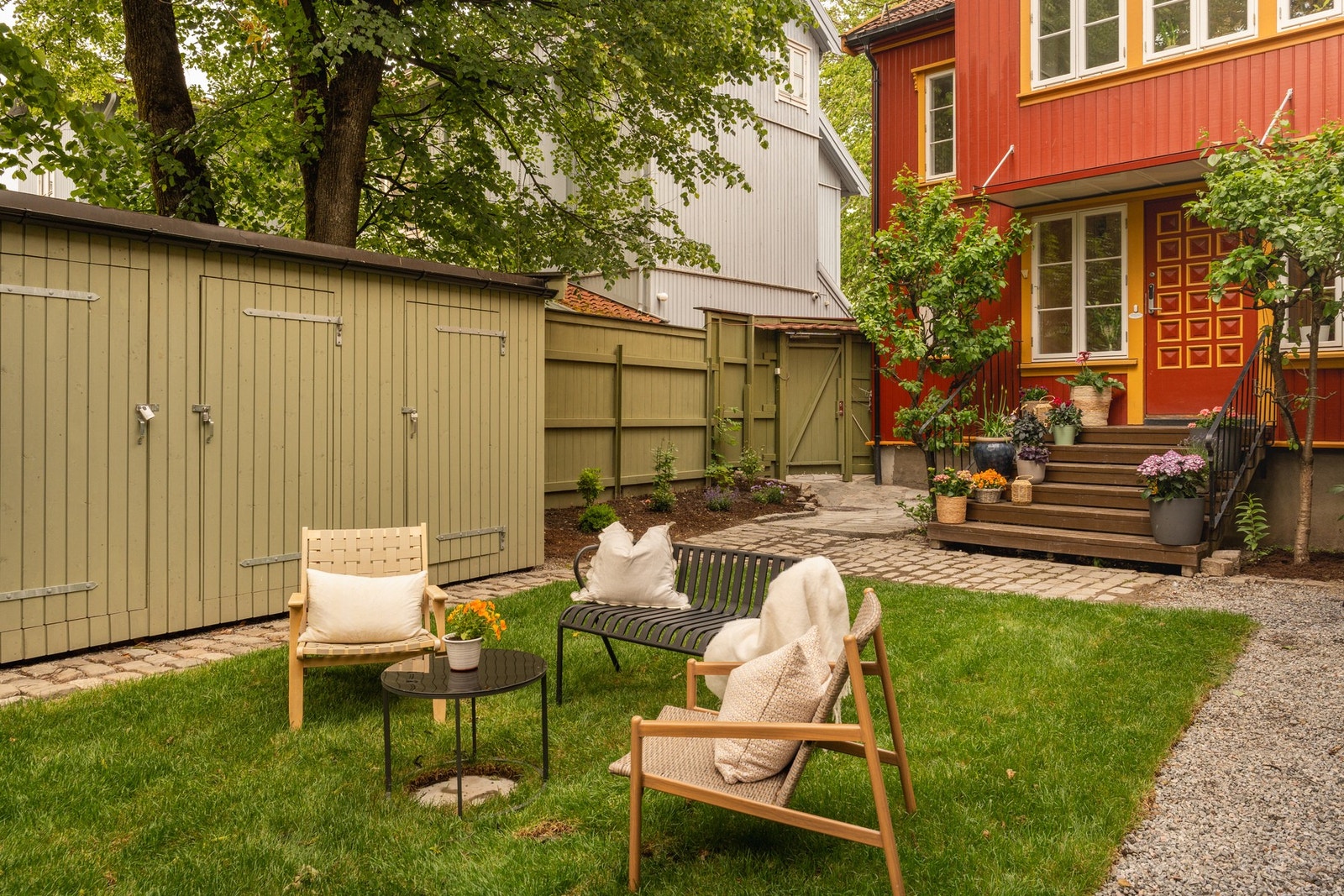 Bakhagen er felles for seksjonene og vedlikeholdes av sameiet i fellesskap. Galleribilde