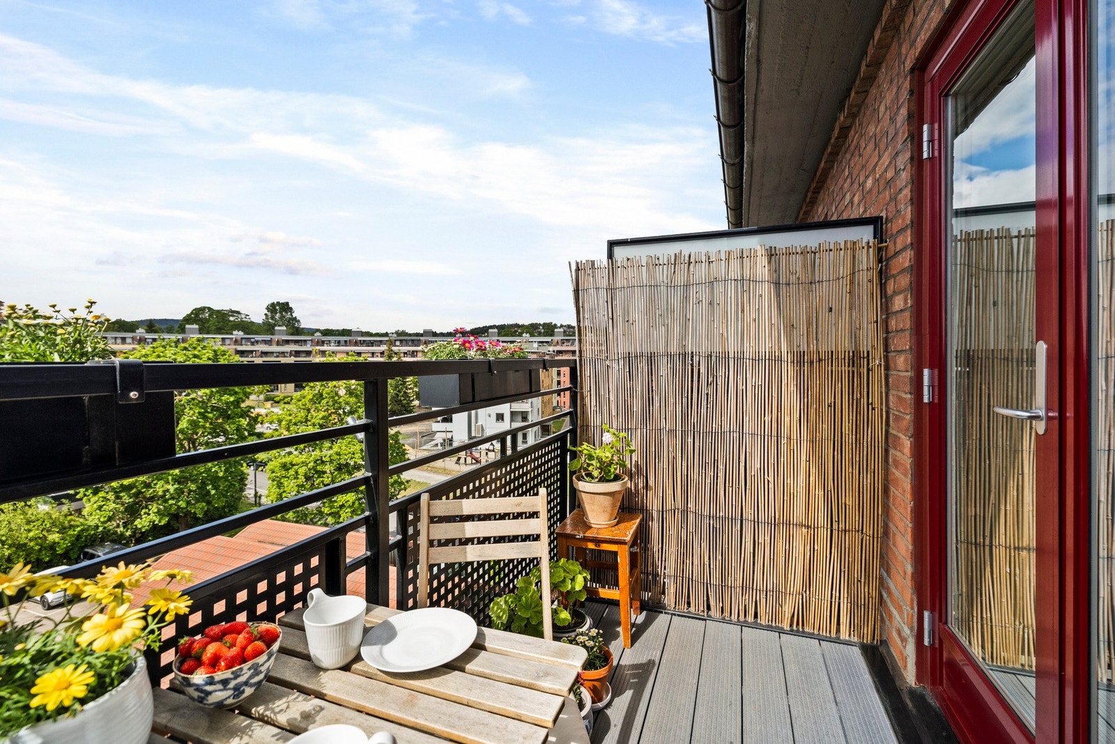 - Leiligheten har en fin intern beliggenhet i borettslaget - Galleribilde