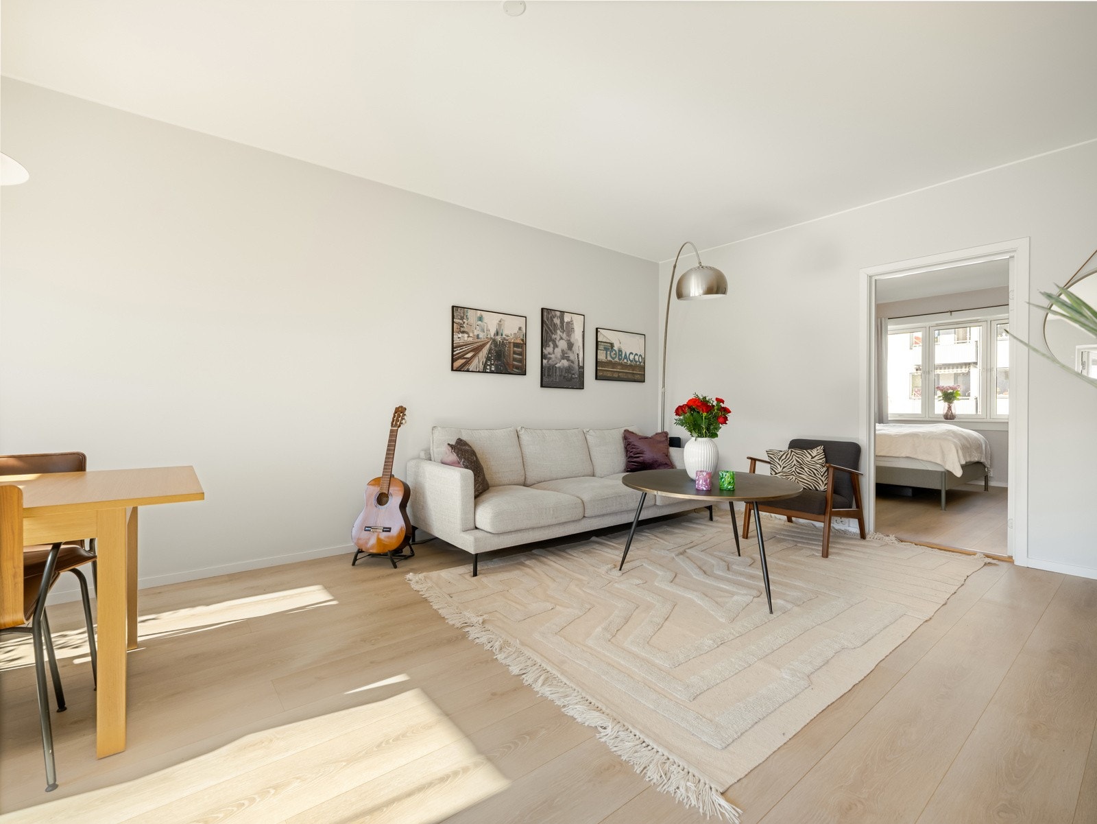 Vi fortsetter i den store og innbydende stuen, som naturligvis vil bli det foretrukne oppholdsrommet. Galleribilde